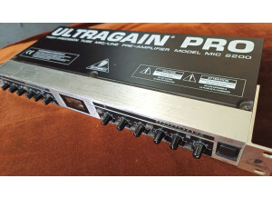 Behringer Ultragain Pro MIC2200 (98002)