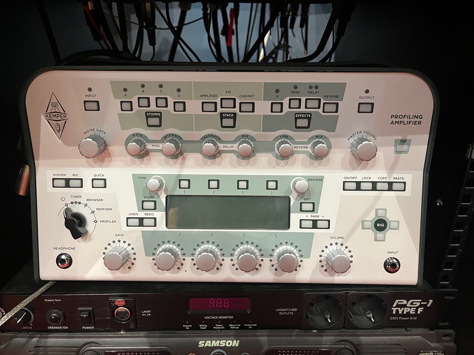 Vends Kemper Profiler Head blanc + flight case