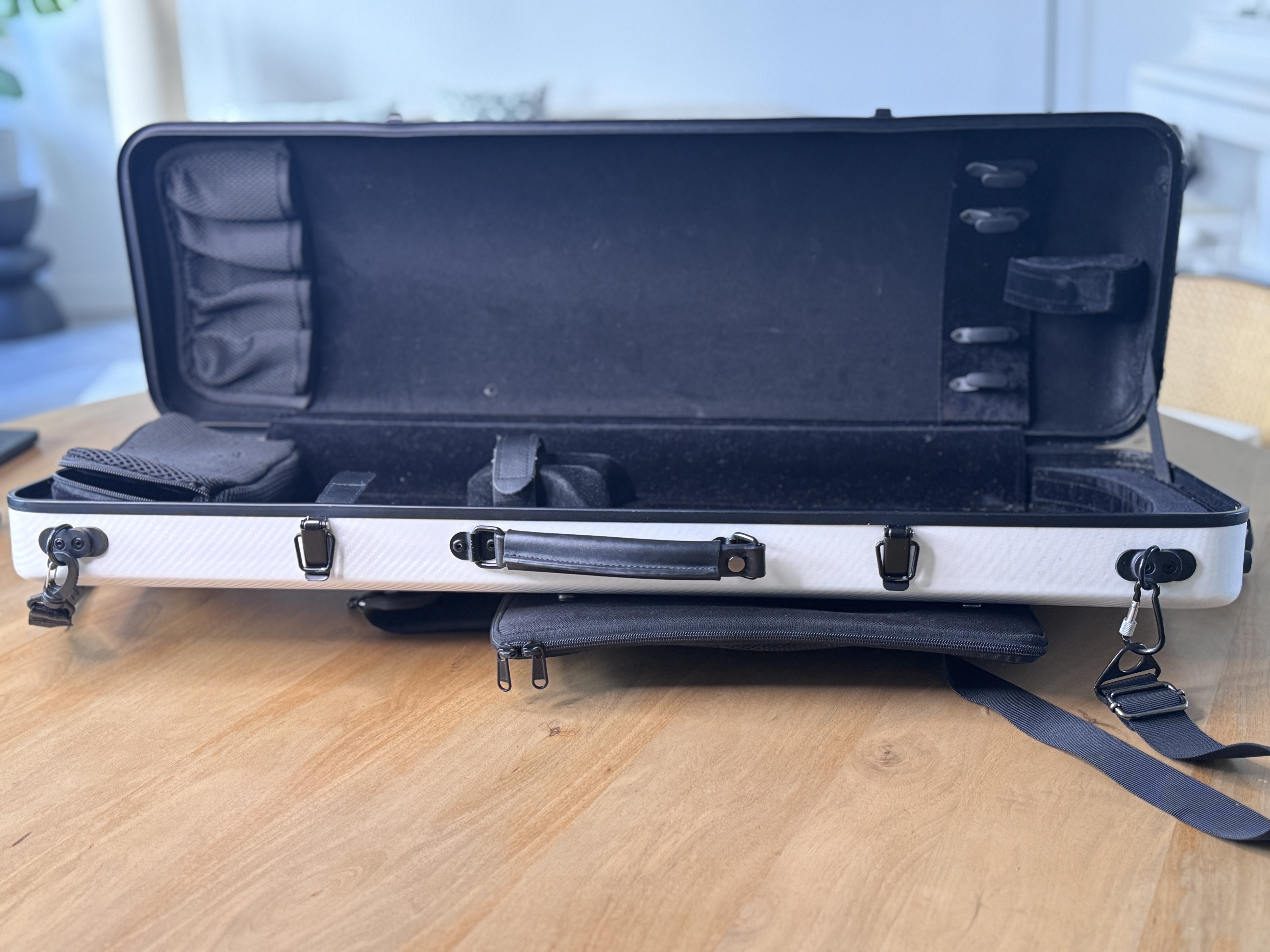 Boîte de violon avec bretelles et poche partitions