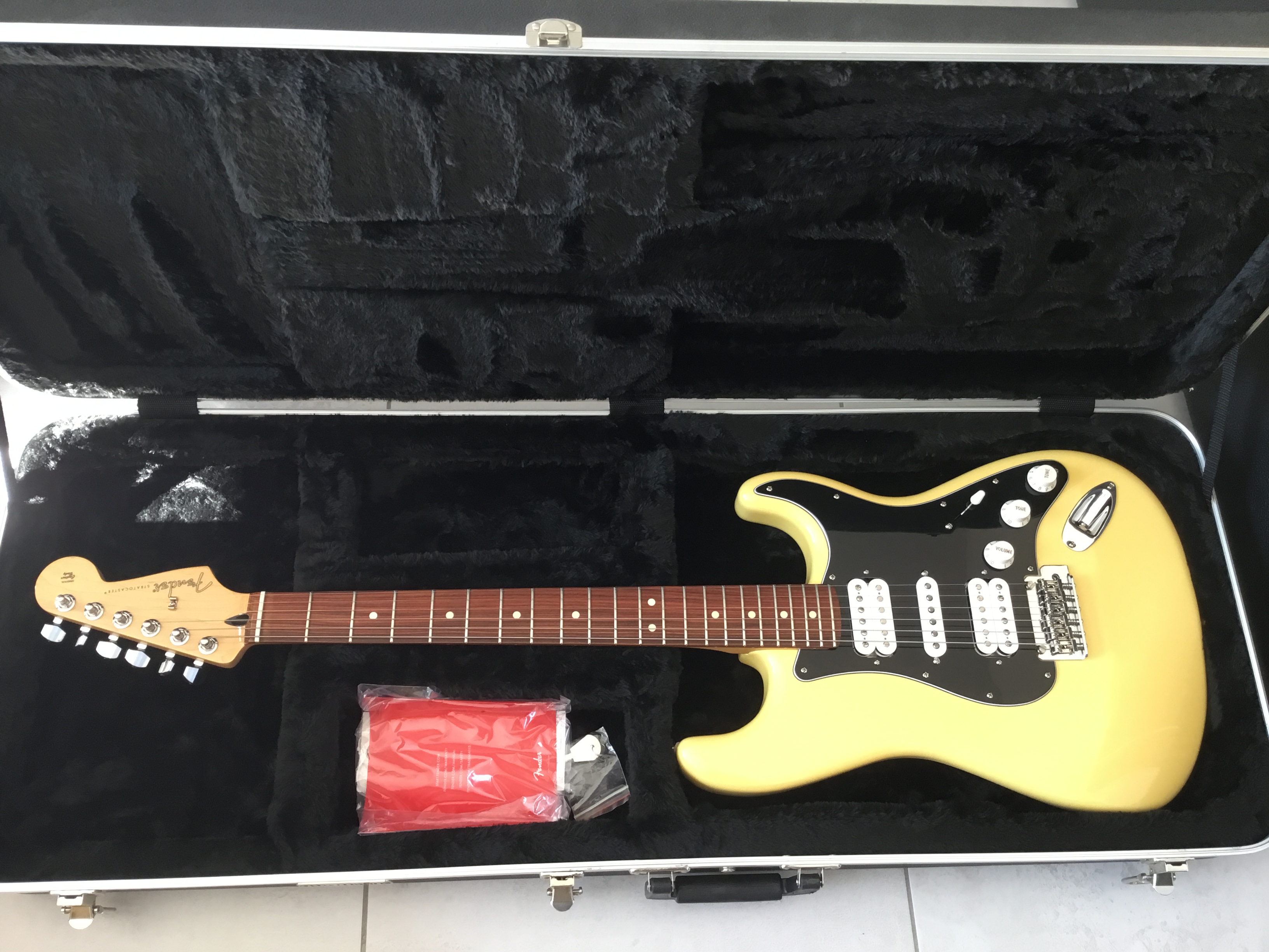 Vends Fender player Stratocaster HSH Buttersream