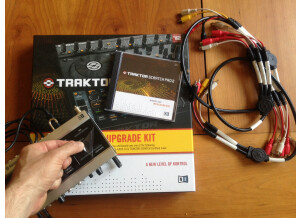Native Instruments Traktor Kontrol S4 Scratch Upgrade Kit (50784)