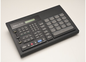Roland R-70 (18128)