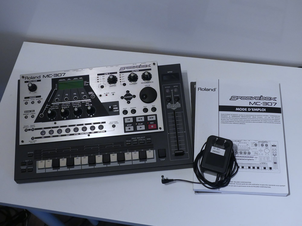 【入手困難・美品】Roland groovebox MC-307 スタンドアロン 入手困難・伝説】Roland groovebox MC-307 スタンドアロン 入手