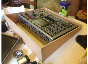 Roland MC-909 Sampling Groovebox (81411)