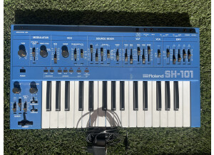 Roland SH-101 (85908)