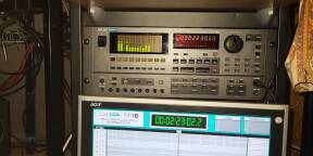 Système direct-to-disc 16 pistes Akai DR16 complet avec mixeur MT8, moniteur, clavier, documentation