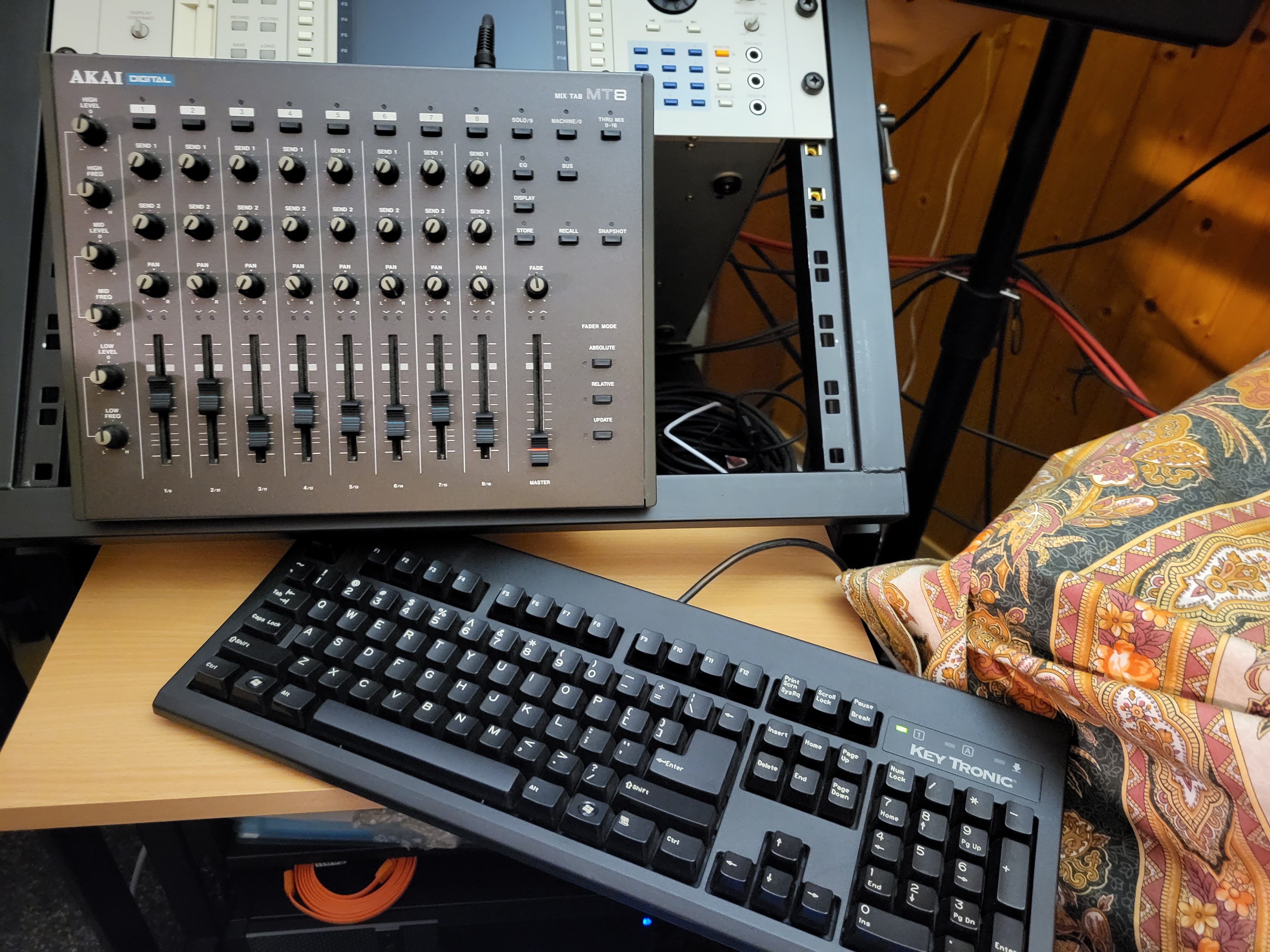 Akai Professional DR16 (947)