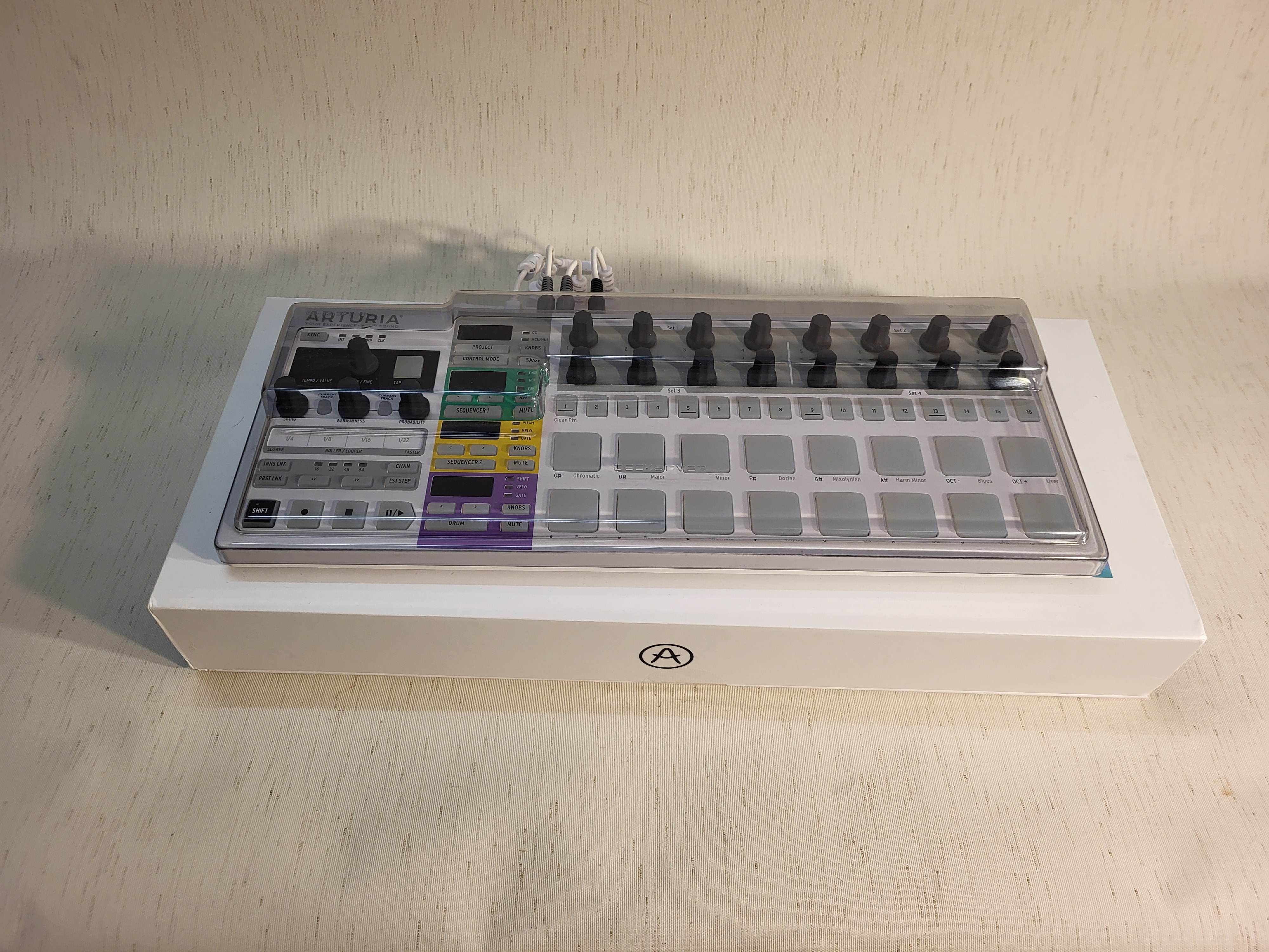 Arturia Beatstep Pro complet avec Decksaver Cover,  câbles, emballage d'origine 