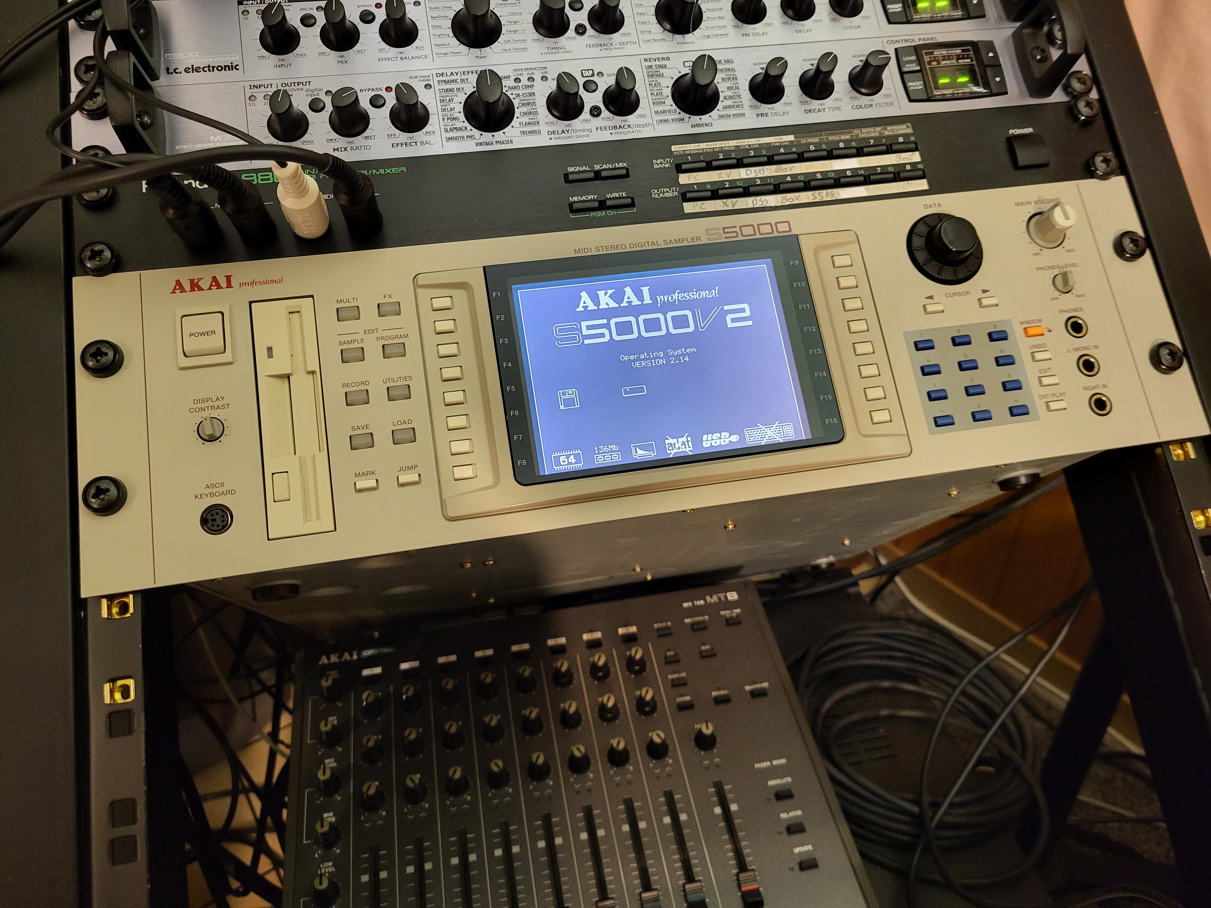 Rack sampleur Akai S5000 V2 avec stockage carte SD