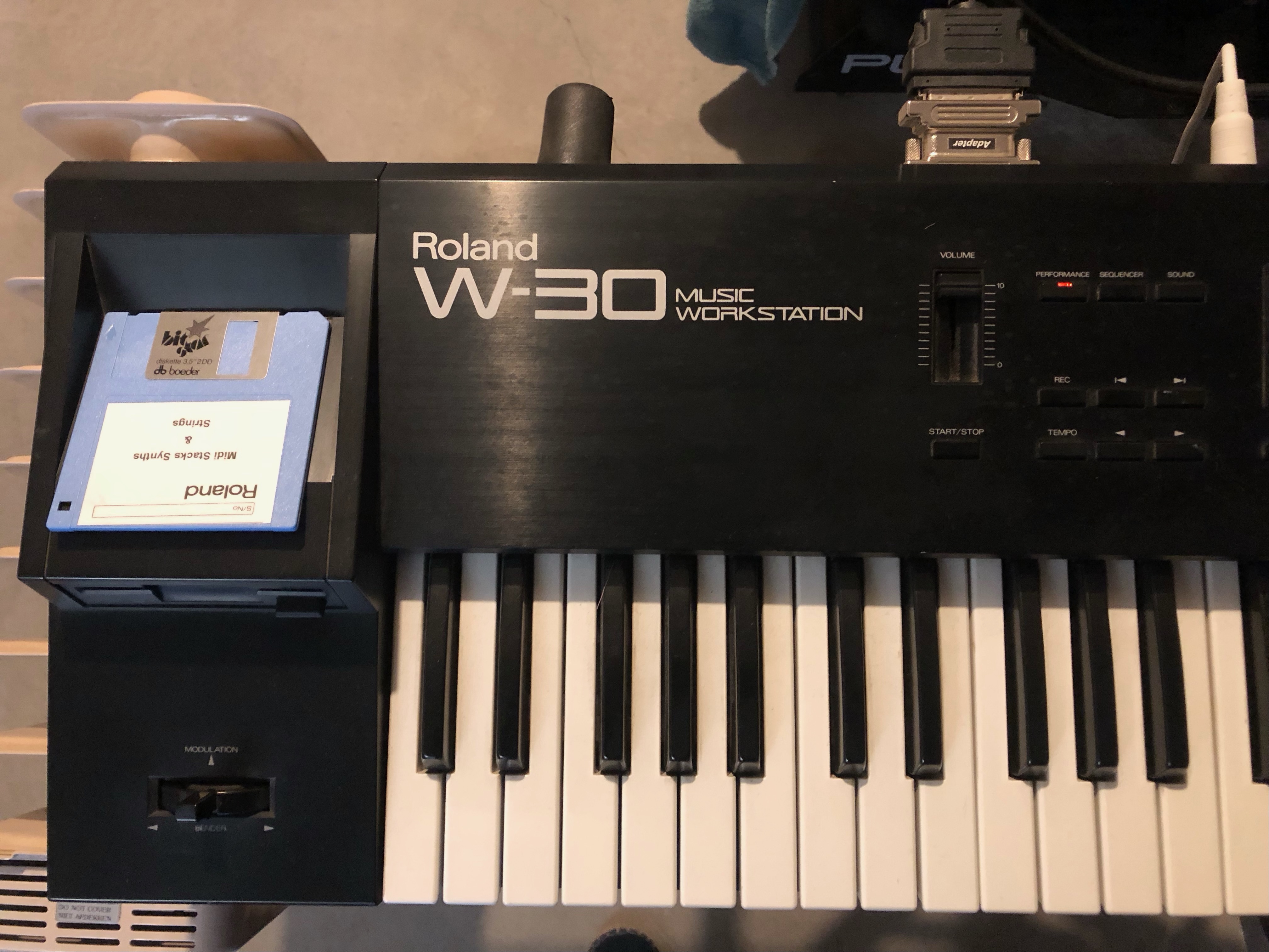vends Roland W30 avec SCSI