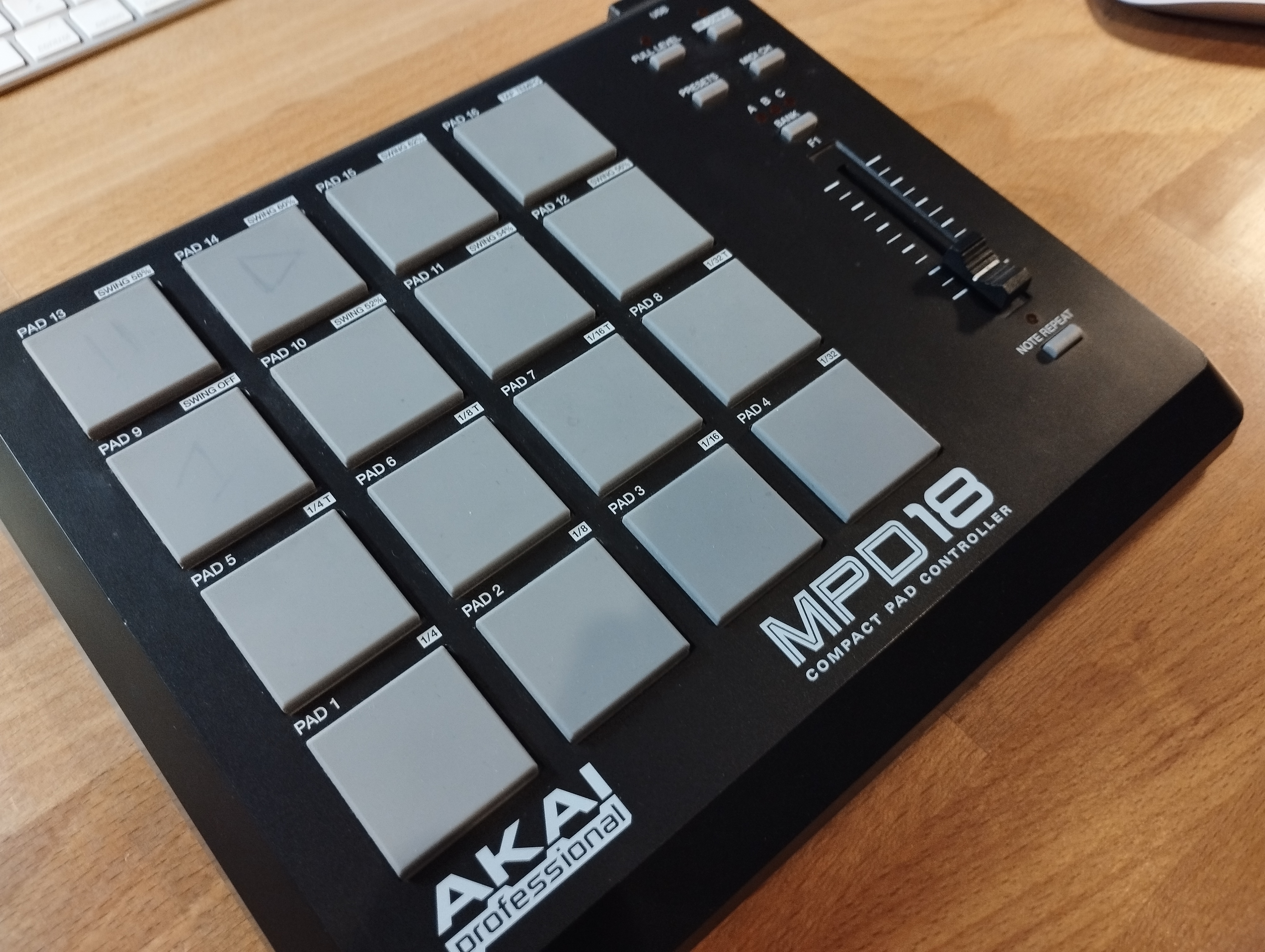 Akai MPD 18