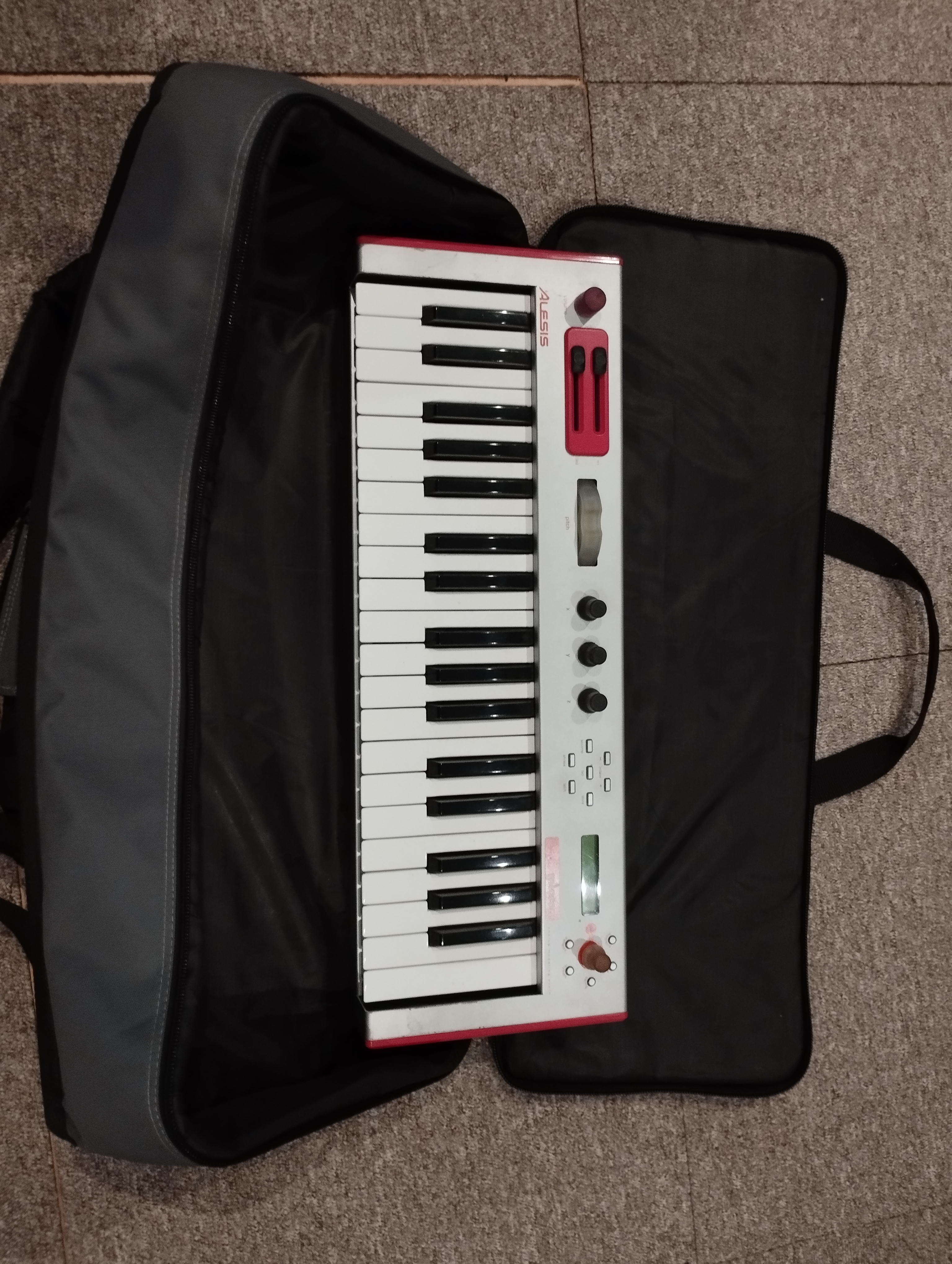 Alesis Micron SANS SON ALIMENTATION!