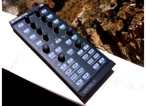 Native Instruments Traktor Kontrol X1 (76776)