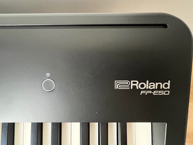 Vente de piano Roland FP-E50 état neuf (achat décember 2024) suite à un déménagement