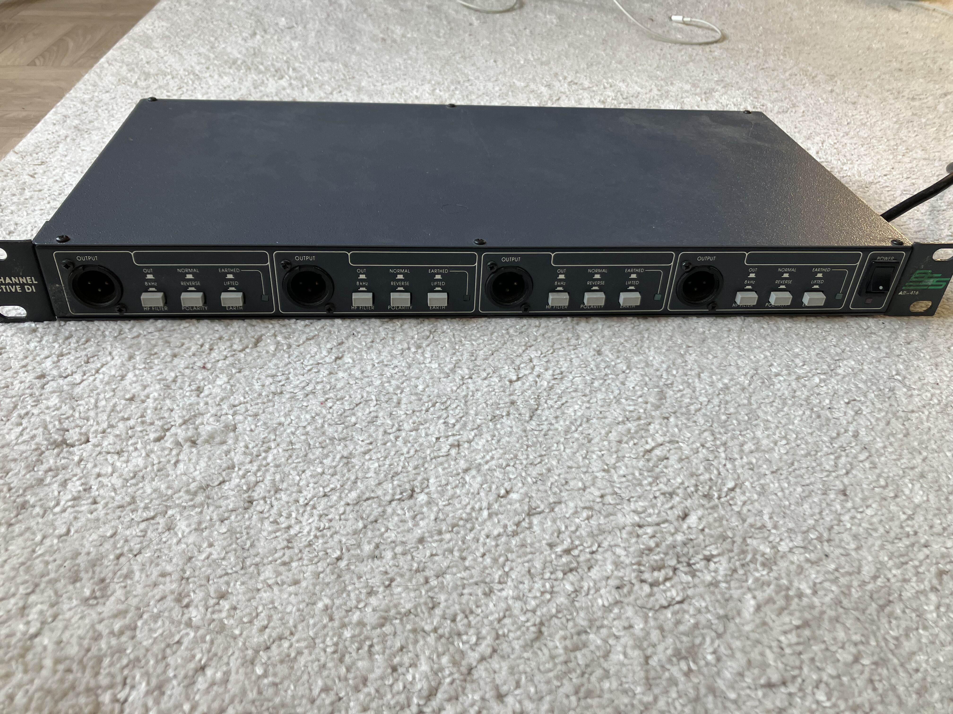 Boite de direct 4 voies active rackable