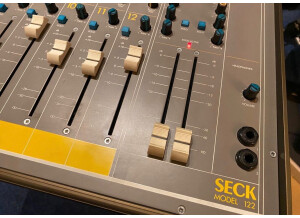 SECK CONSOLE 9-12