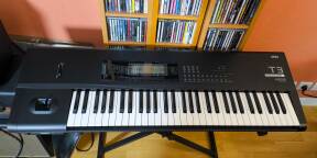 Vends un KORG T3 en parfait état