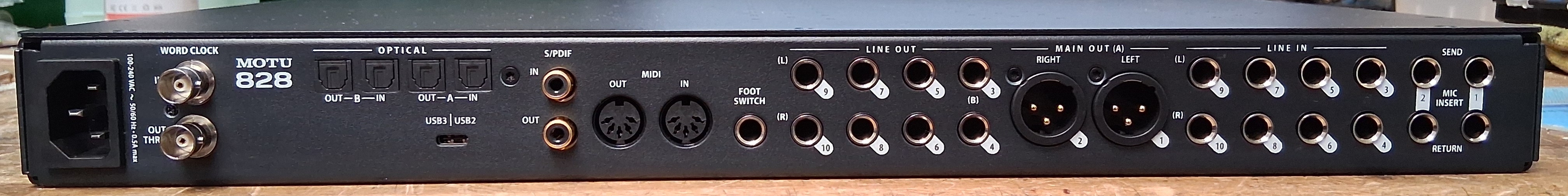MOTU 828 arrière