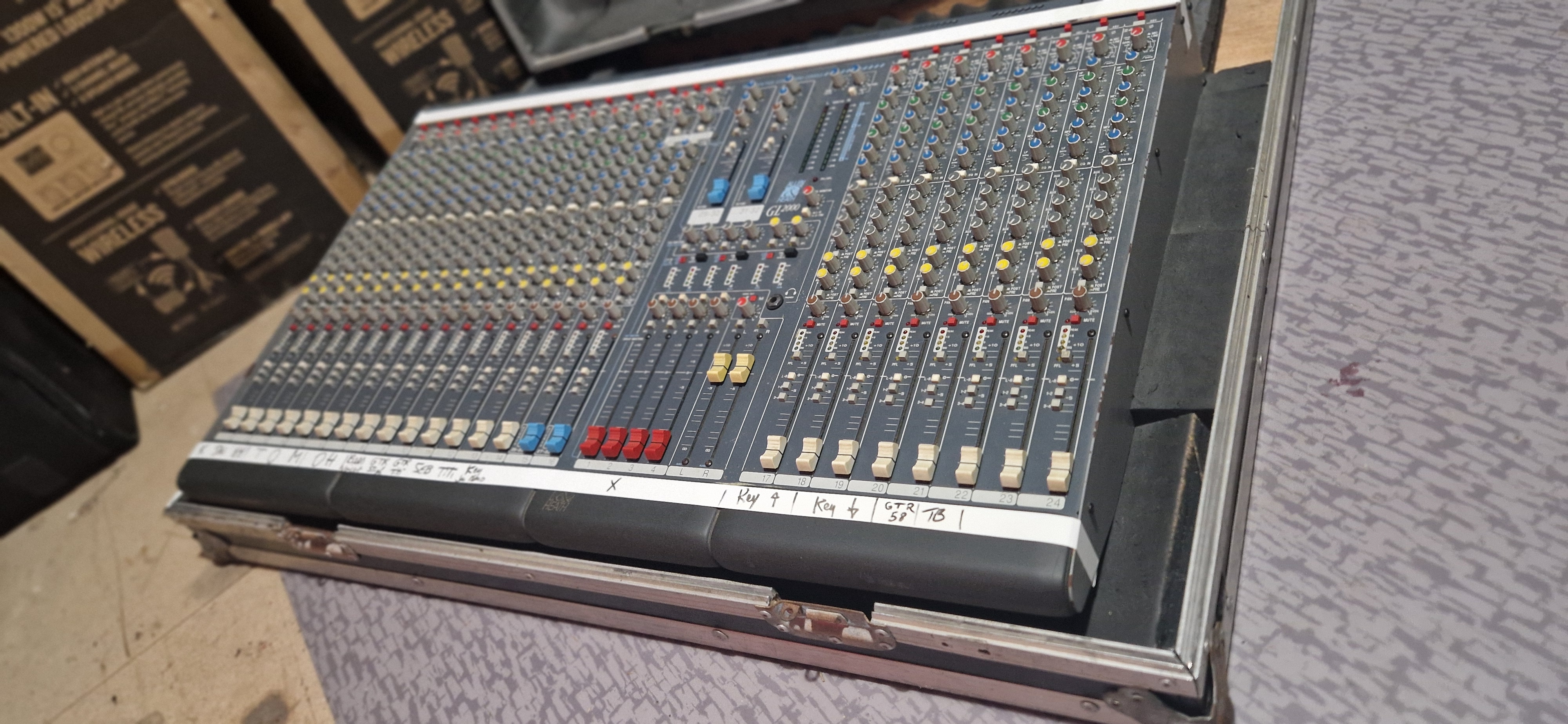 Allen & Heath GL2000 24 pistes