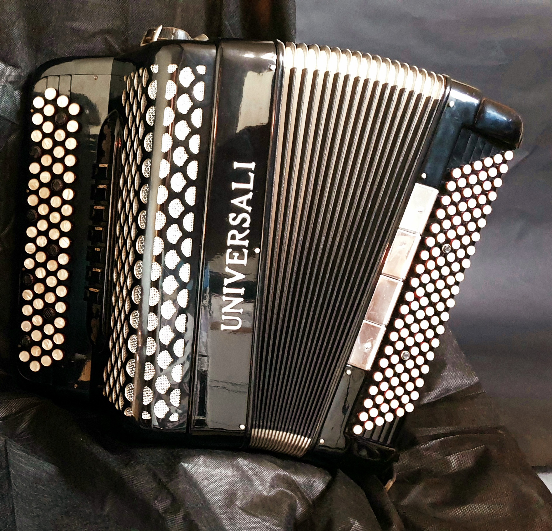 Vends Accordéon chromatique rare, belle fabrication italienne