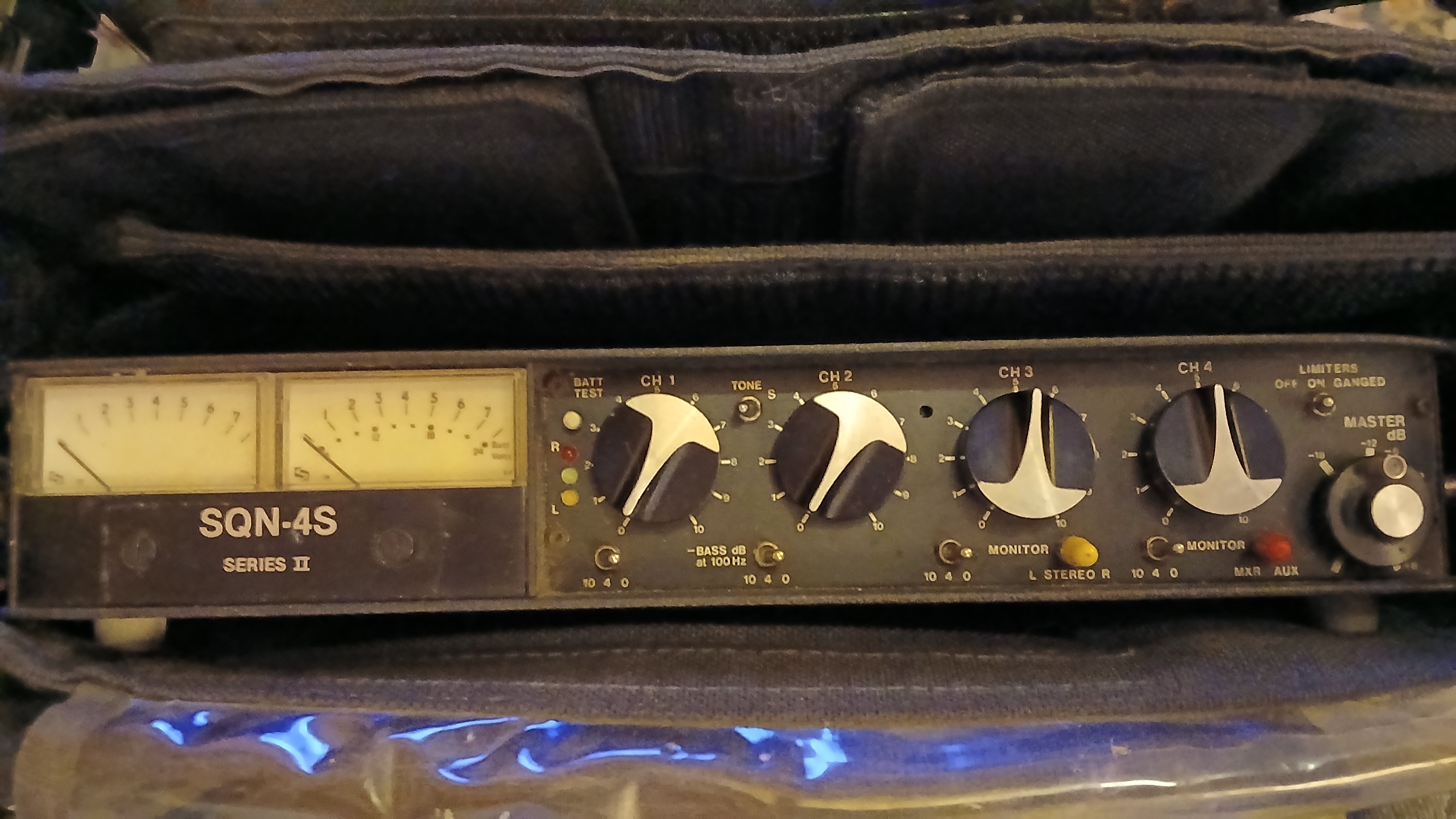 Vends mixette broadcast Sqn 4s série 2