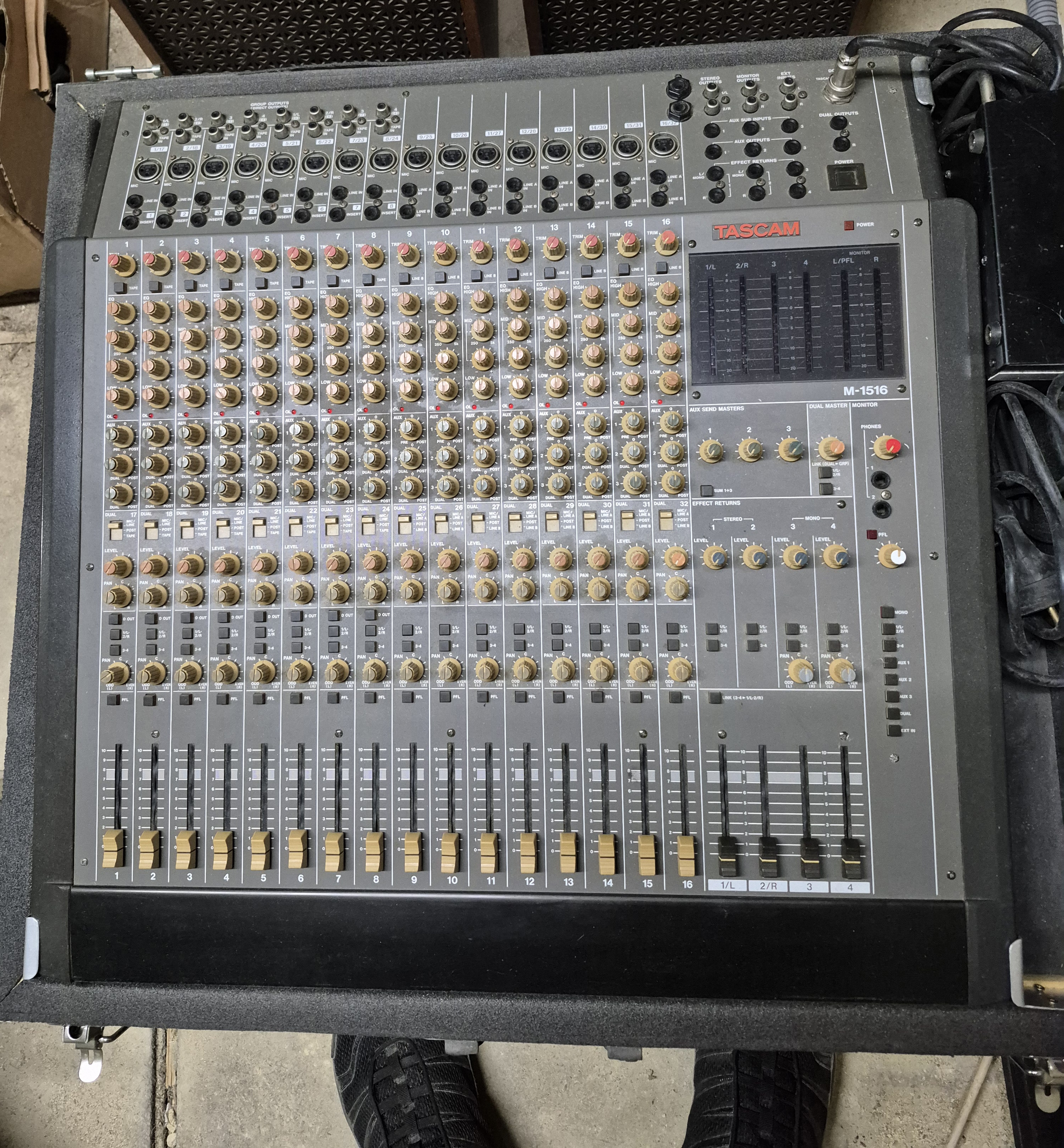 TASCAM M-1516