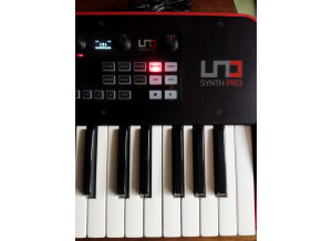 IK Multimedia Uno Synth Pro (40683)