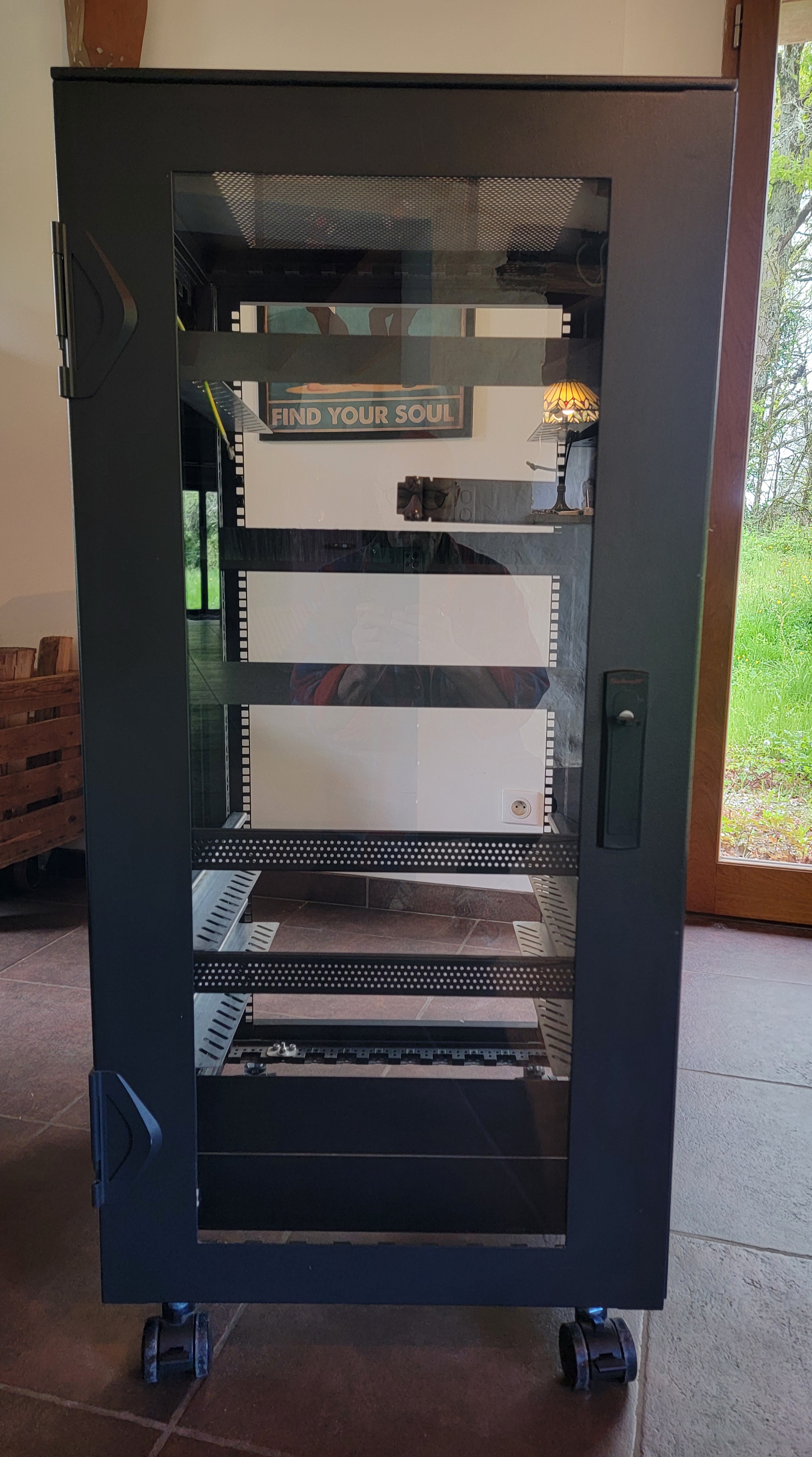 Vends Armoire Rackable pour studio d'enregistrement ou autre