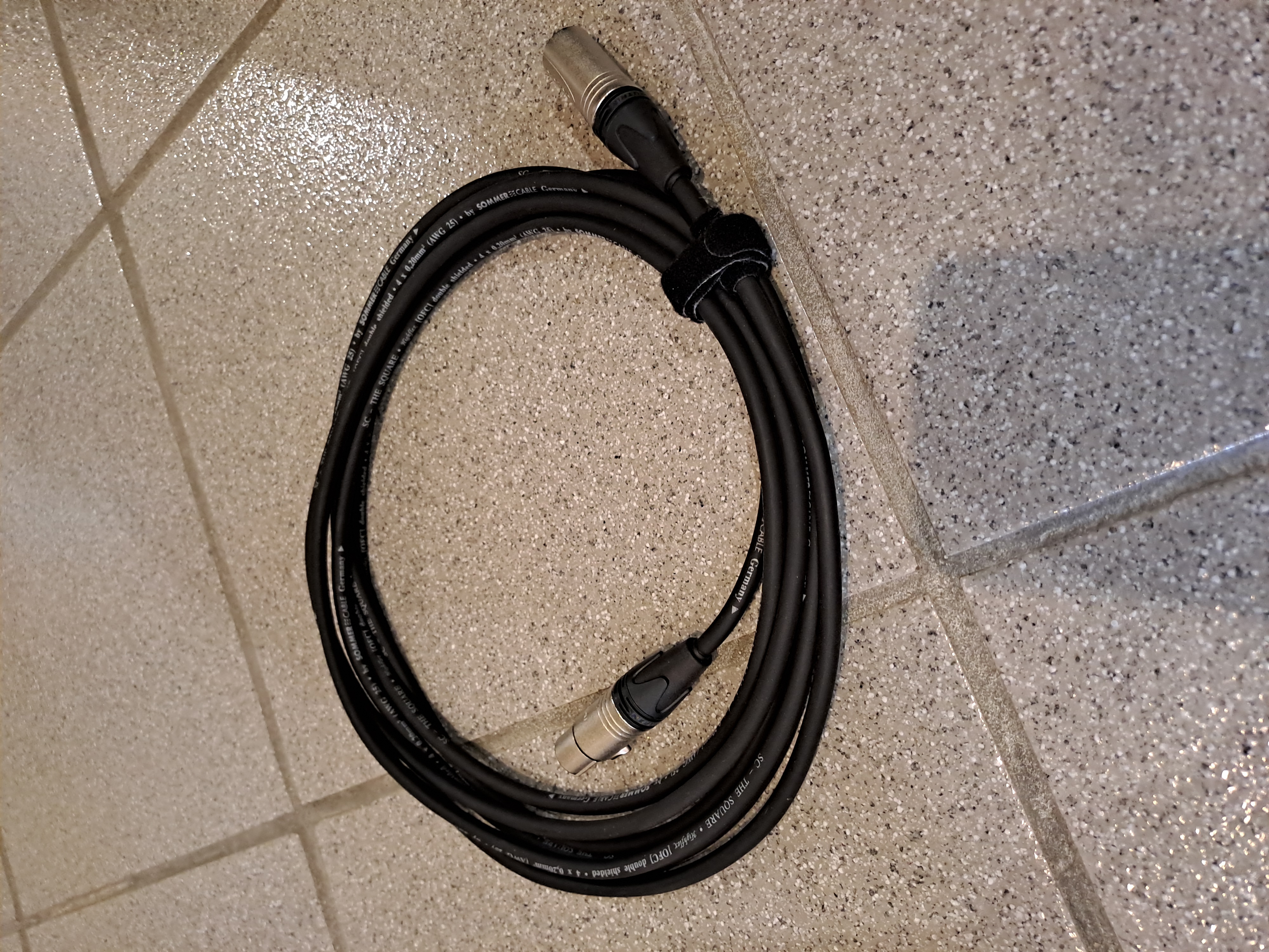 Vends lot de câbles avec connectique Neutrik