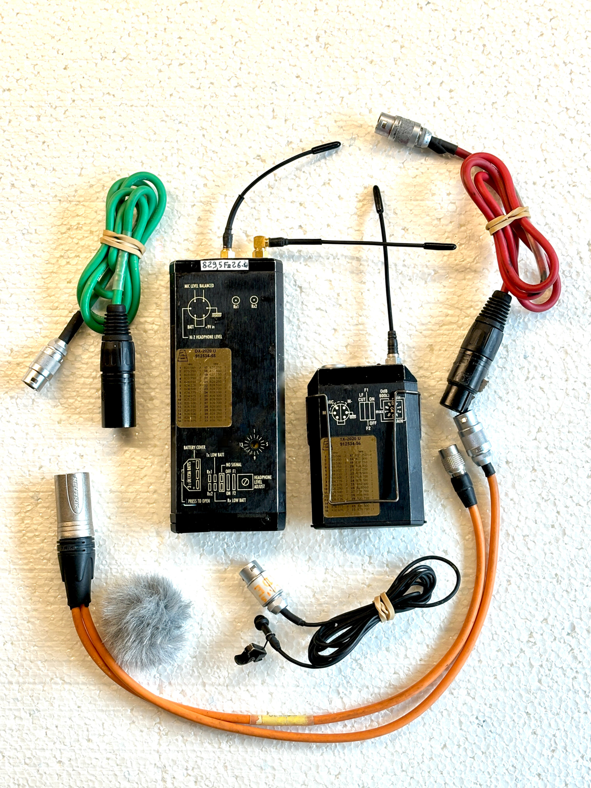 MICRO HF / LIAISON HF PRO AUDIO LIMITED: TX 2020 / DX 2020 et MICRO Cravate SANKEN COS11 avec Accessoires 