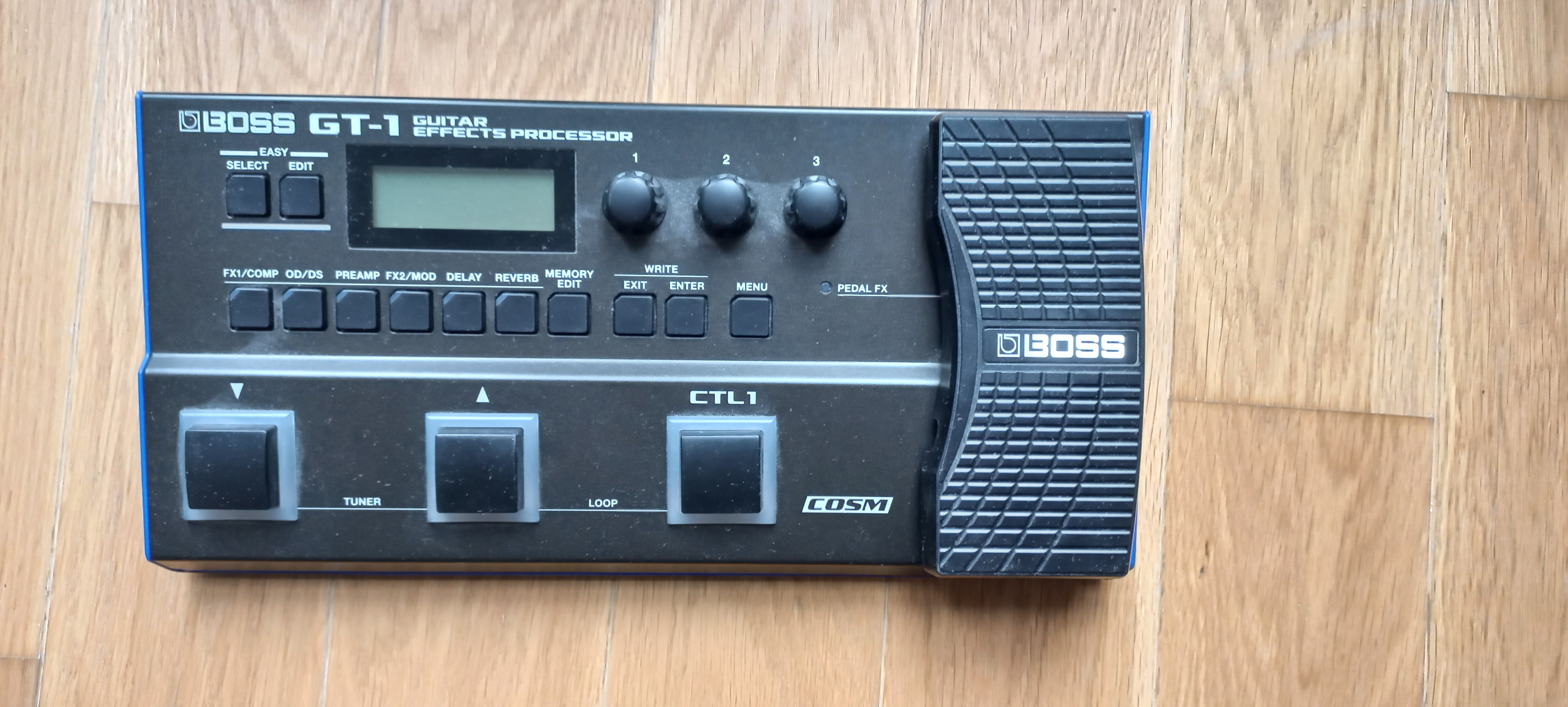 Vends BOSS GT-1 avec alimentation