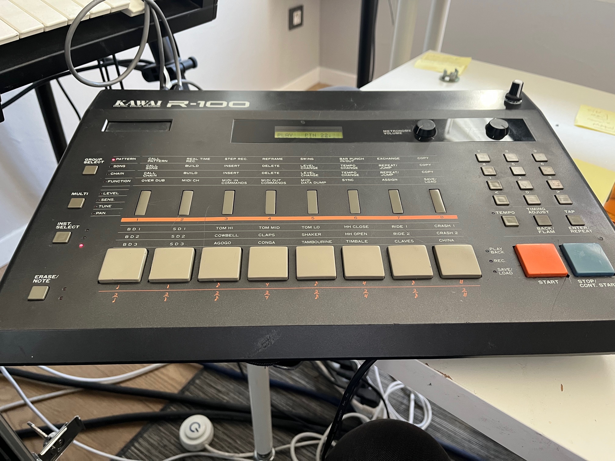 KAWAI R-100 + ROM Switch