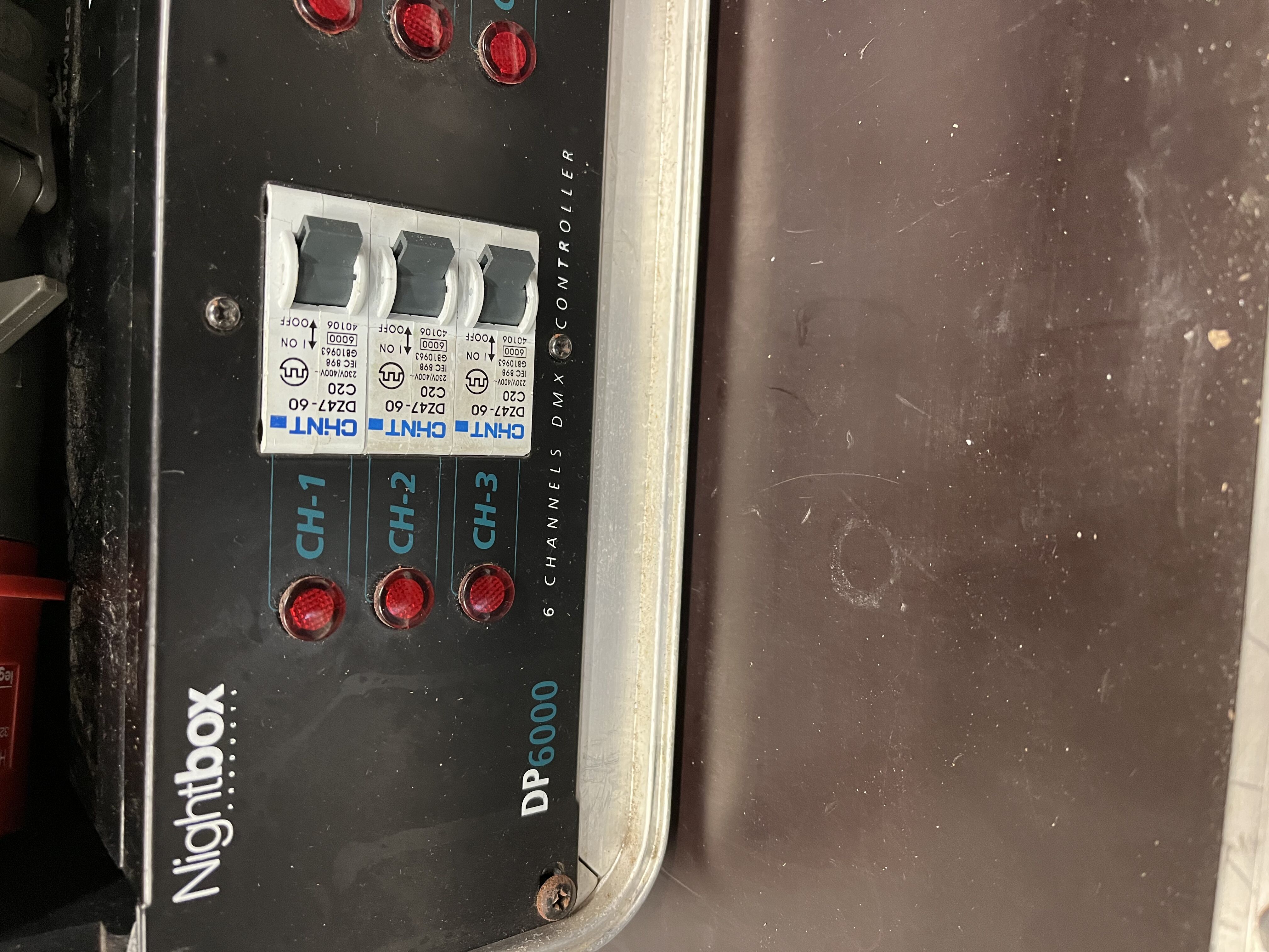 Bloc de puissance / gradateur NIGHTBOX DP6000 en état