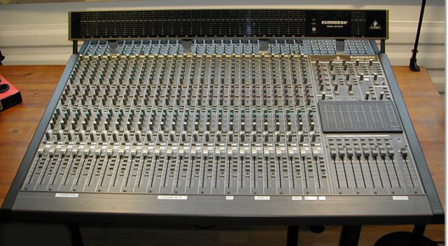 Console mixage BEHRINGER Eurodesk MX8000 48-24-8-2