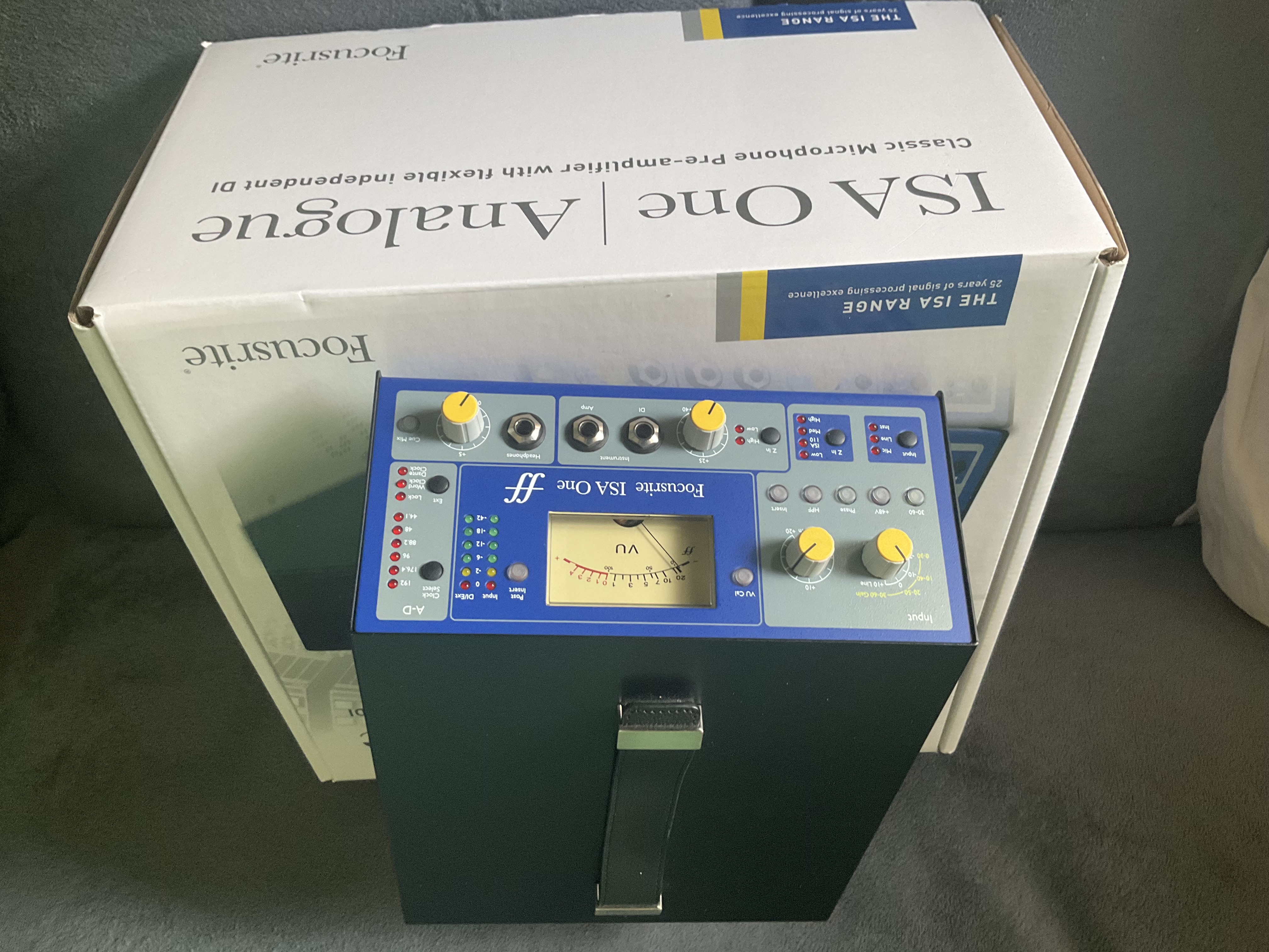 FOCUSRITE ISA ONE preampli AVEC sa CARTE OPTIQUE 