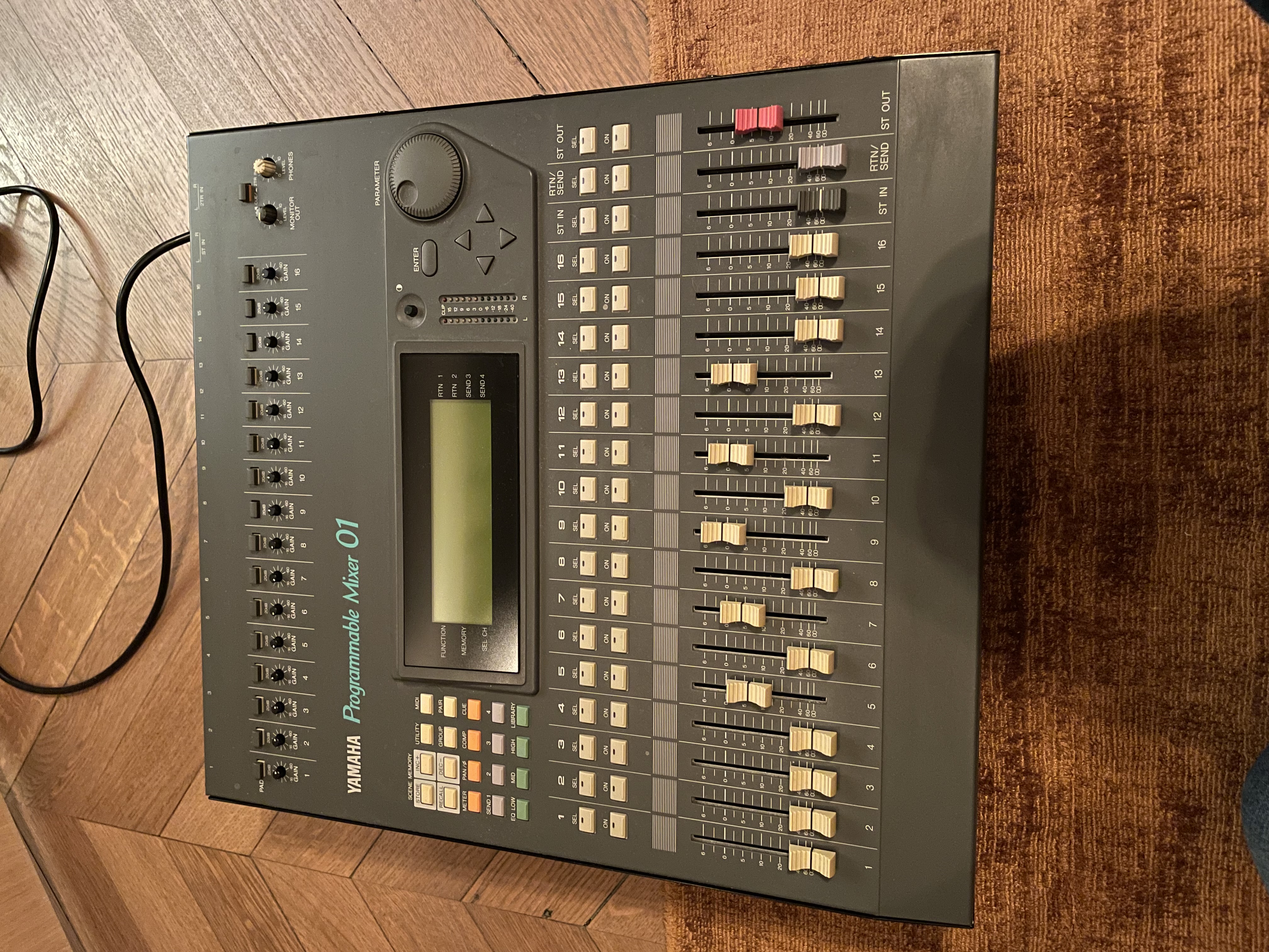 Vends table de mixage Yamaha Programmable Mixer 01 + 21 cables offerts PRIX CASSÉ !