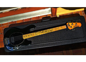 Music Man STINGRAY 4 H 1992 BLACK body MAPLE neck 2EQ (68029)