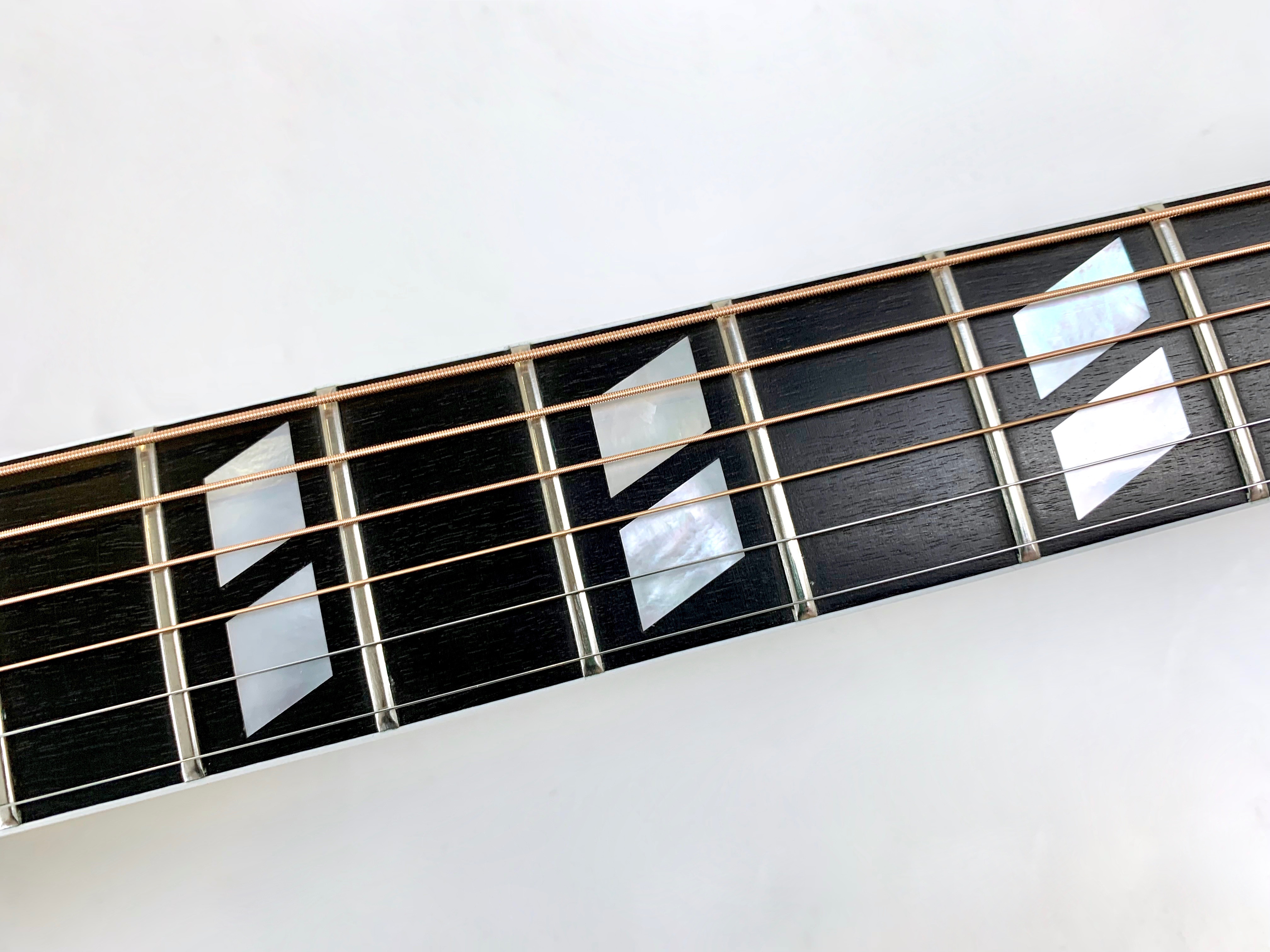 Gibson Dove (50391)