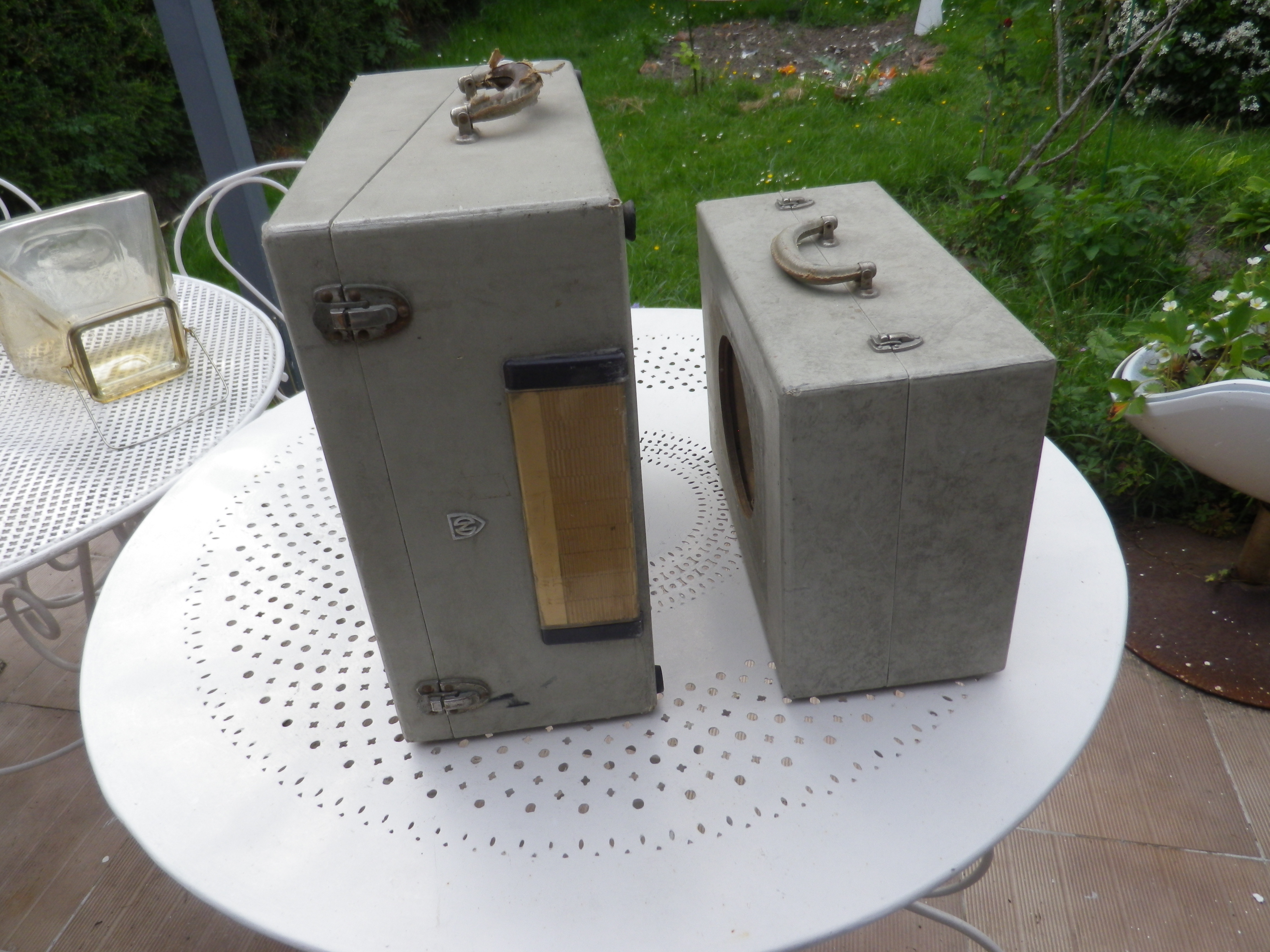 Lot de deux tourne disques électrophone