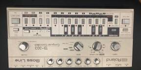ROLAND TB 303