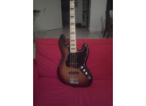 Squier Vintage Modified Jazz Bass - 3-Color Sunburst Maple