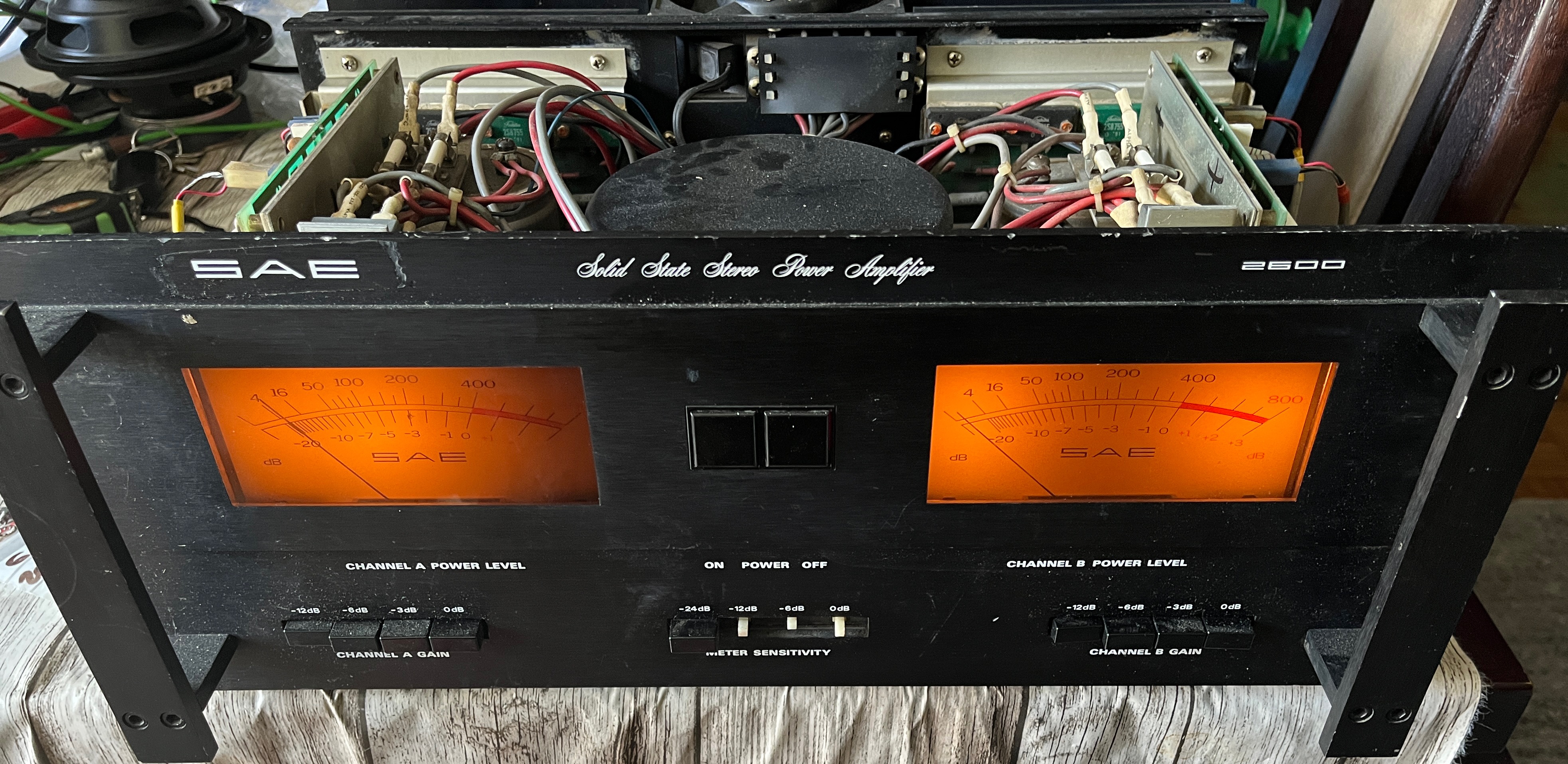 AMPLIFICATEUR SONO SUPER VINTAGE SAE 2600 - 1 CANAL DEFECTUEUX 