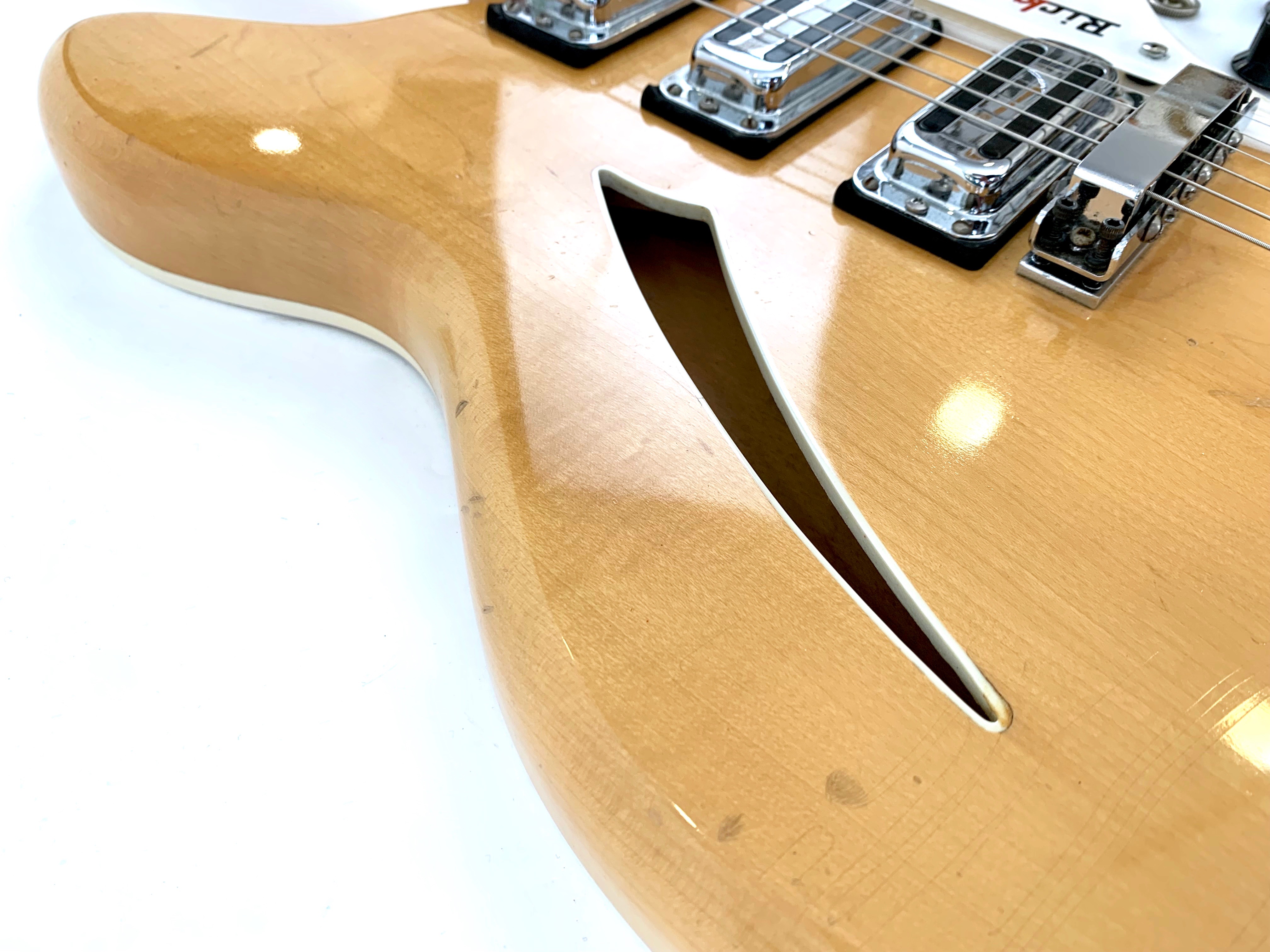 Rickenbacker 375 (80324)