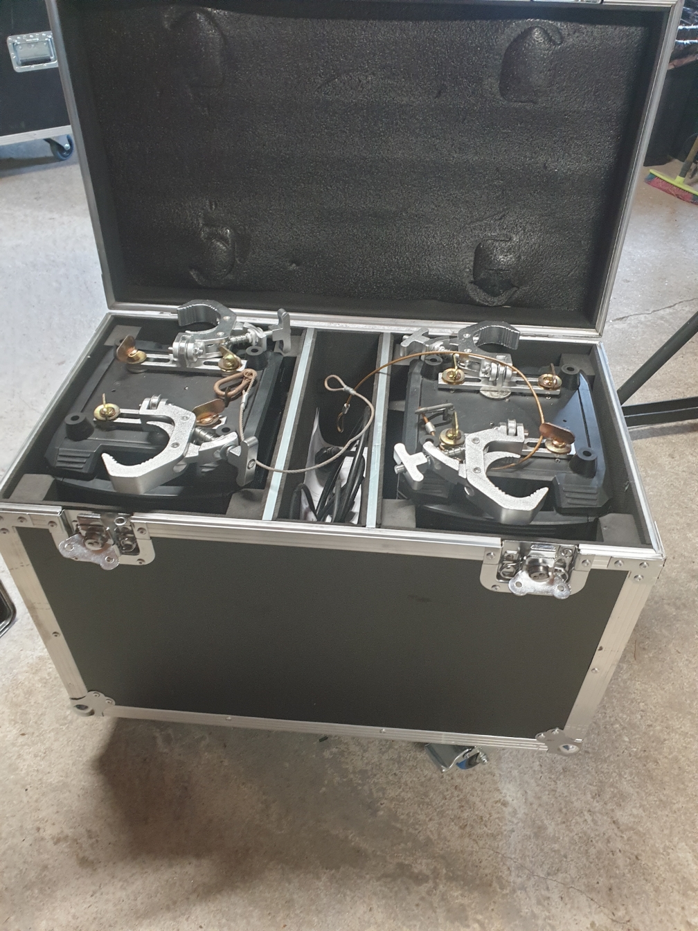 vends 4 lyres wash 19x40w marque blueshow