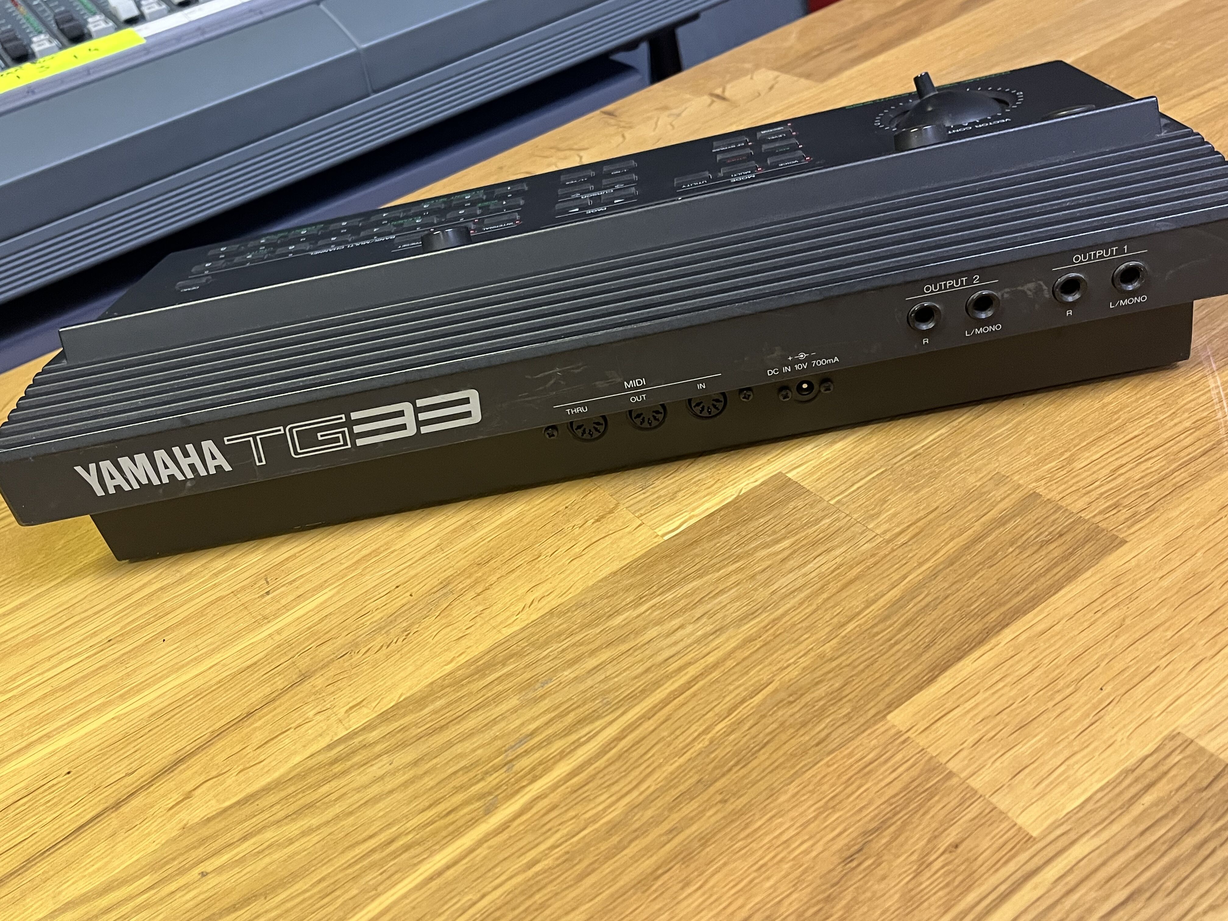 Yamaha TG33 (10176)