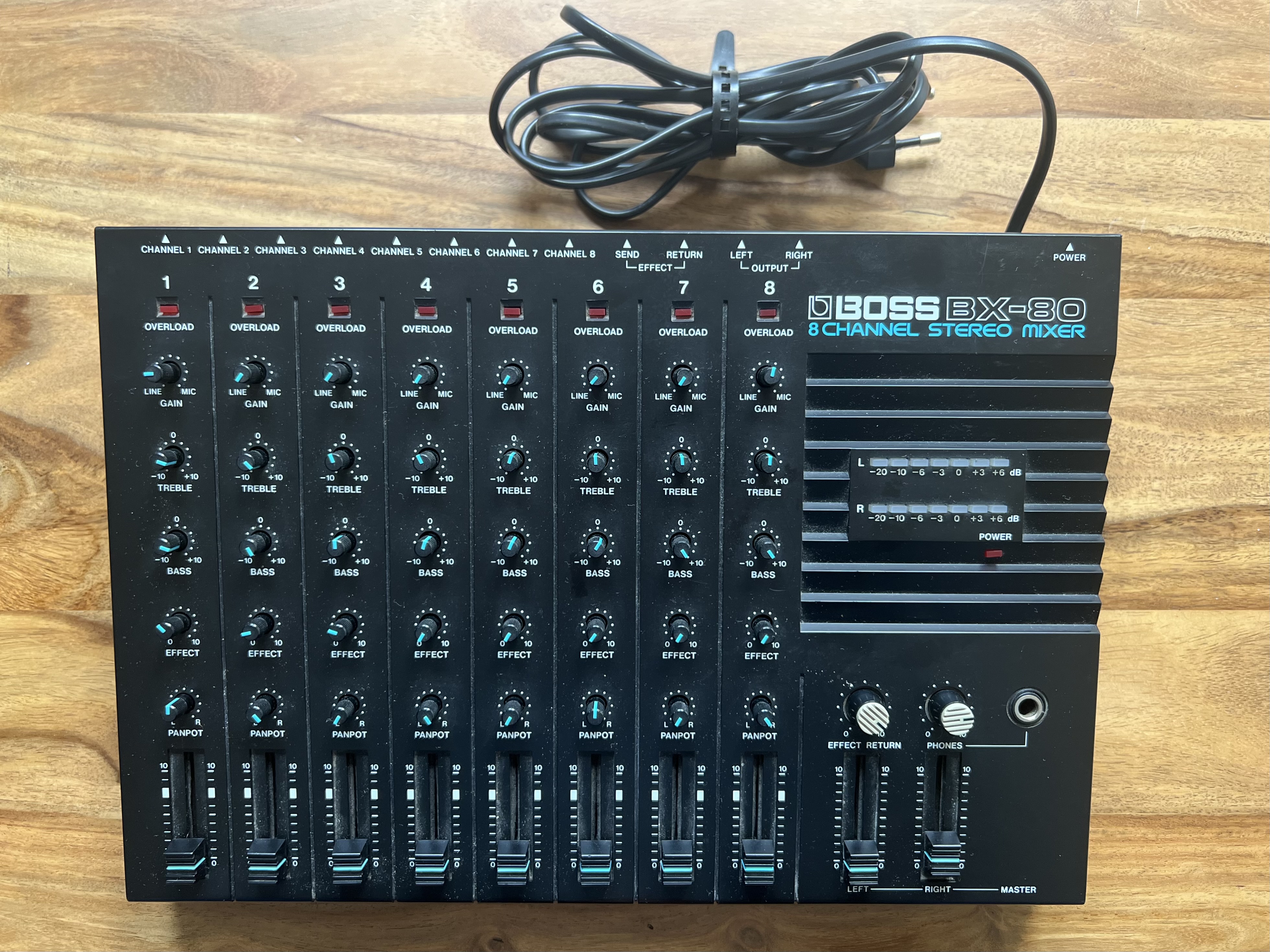 Vends BOSS BX-80 8 CHANNEL STÉRÉO MIXER