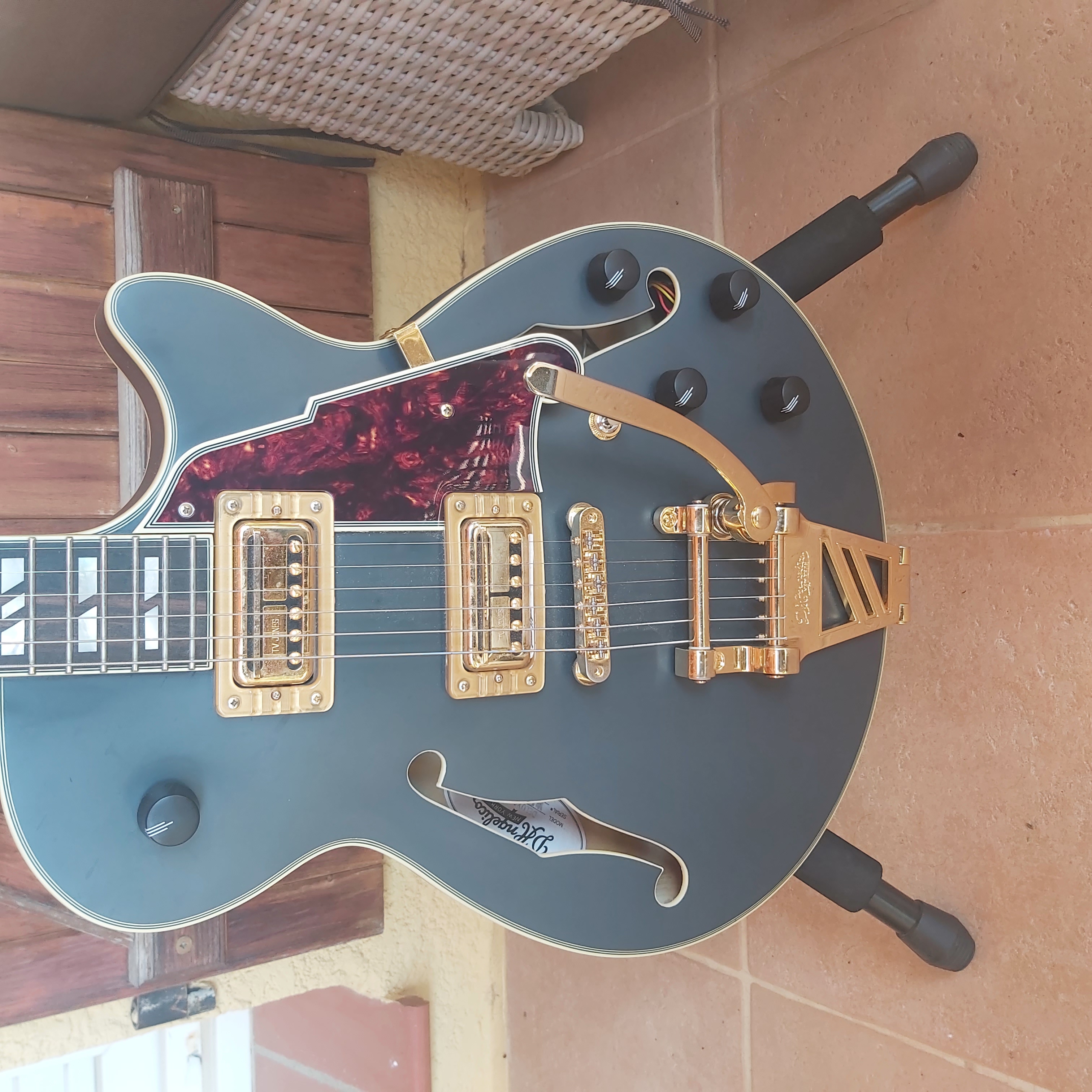 vends D'Angelico Deluxe Bobby weir 3 avec étui.