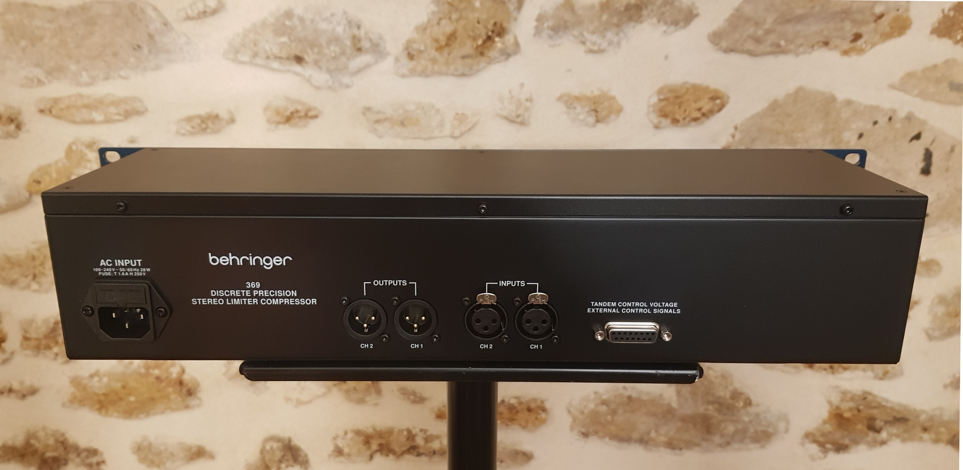 Behringer 369 Back Ok