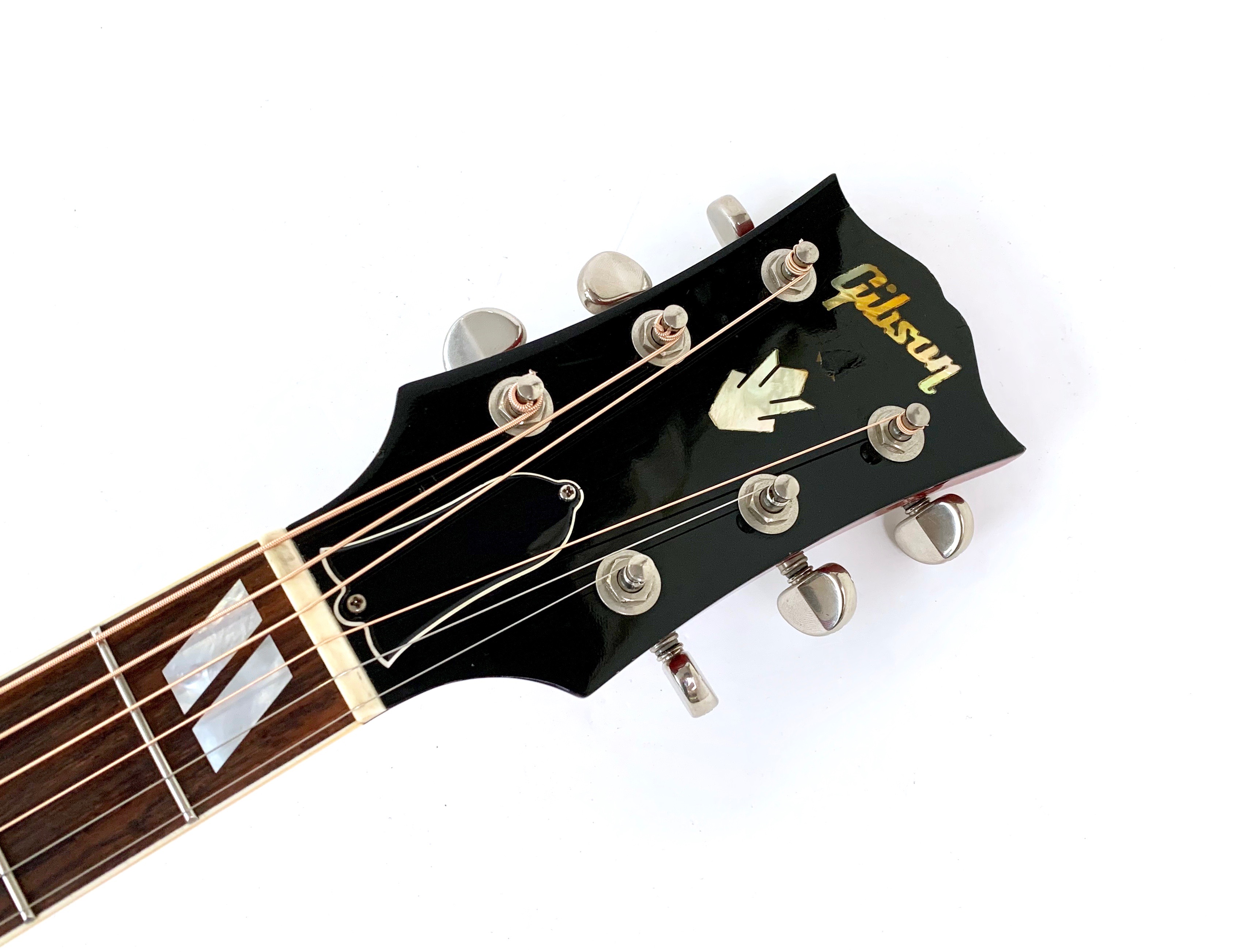 Gibson Dove (59971)