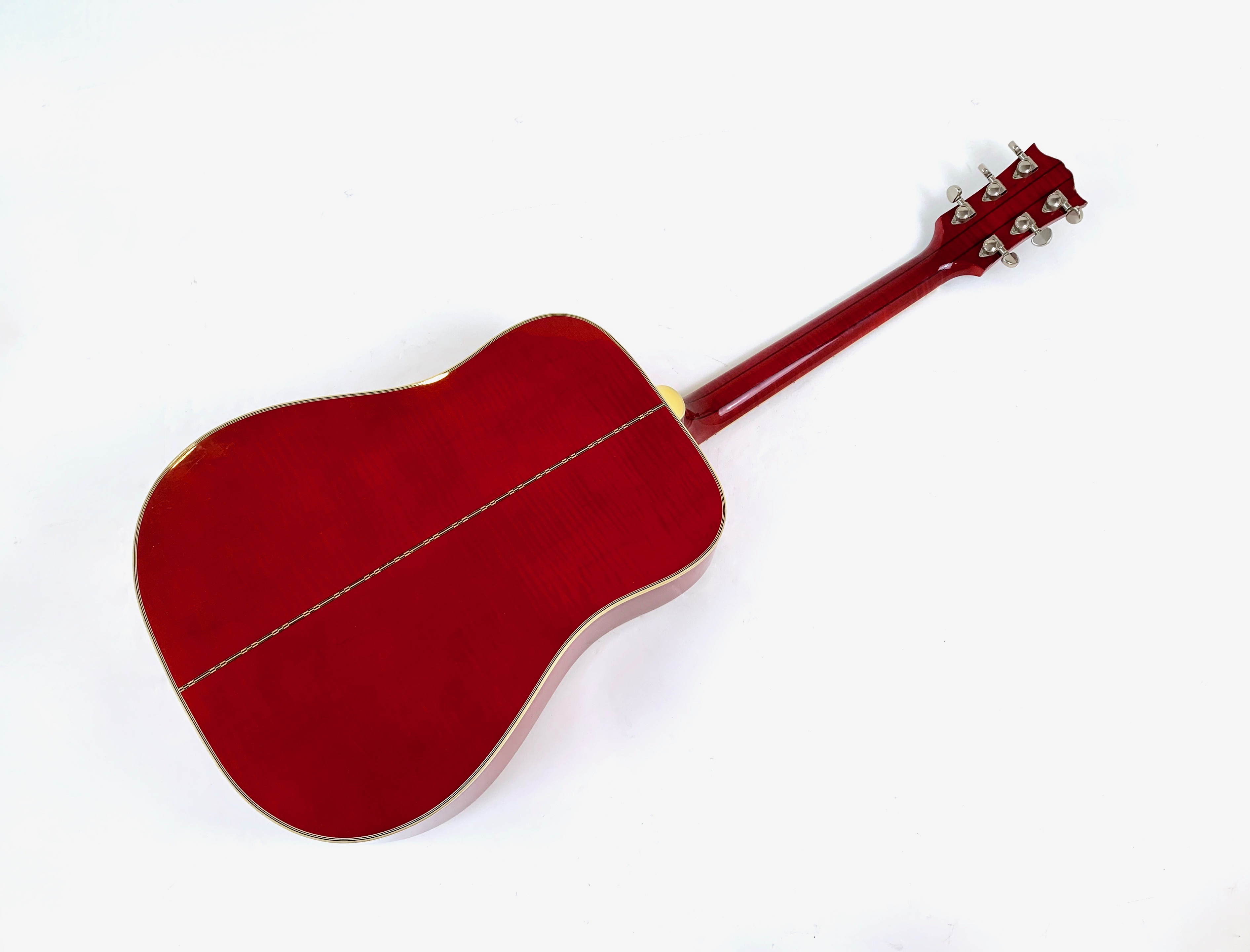Gibson Dove (69153)